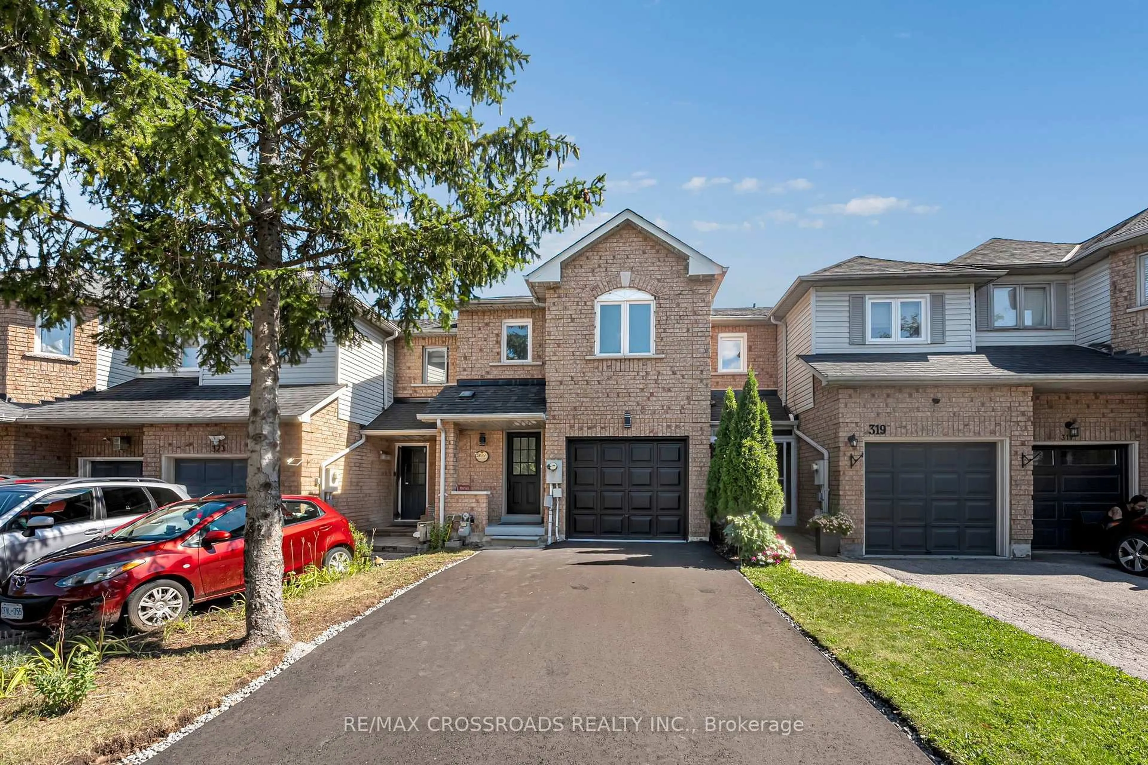 Home with brick exterior material, street for 321 Sparrow Circ, Pickering Ontario L1V 6Y3