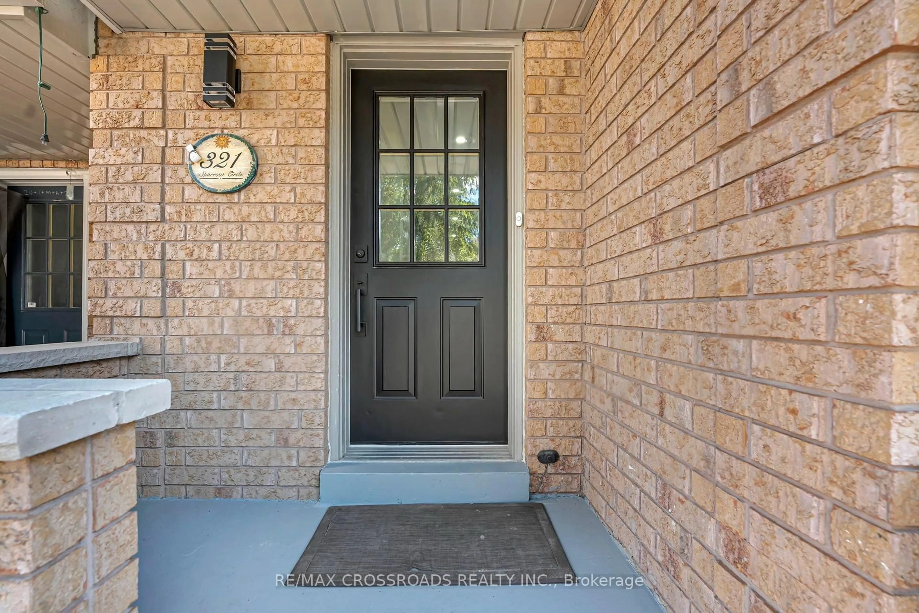 Indoor entryway for 321 Sparrow Circ, Pickering Ontario L1V 6Y3