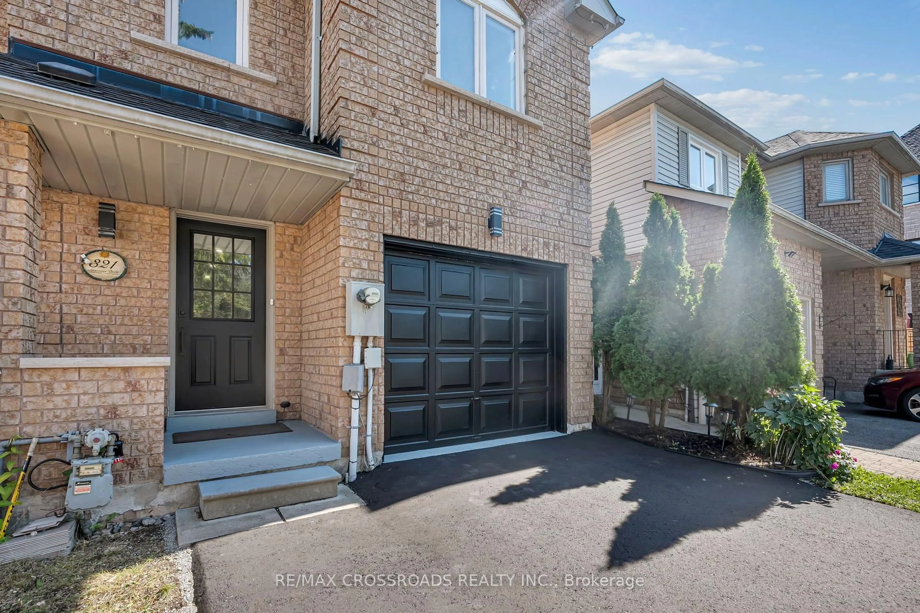 Home with brick exterior material, street for 321 Sparrow Circ, Pickering Ontario L1V 6Y3