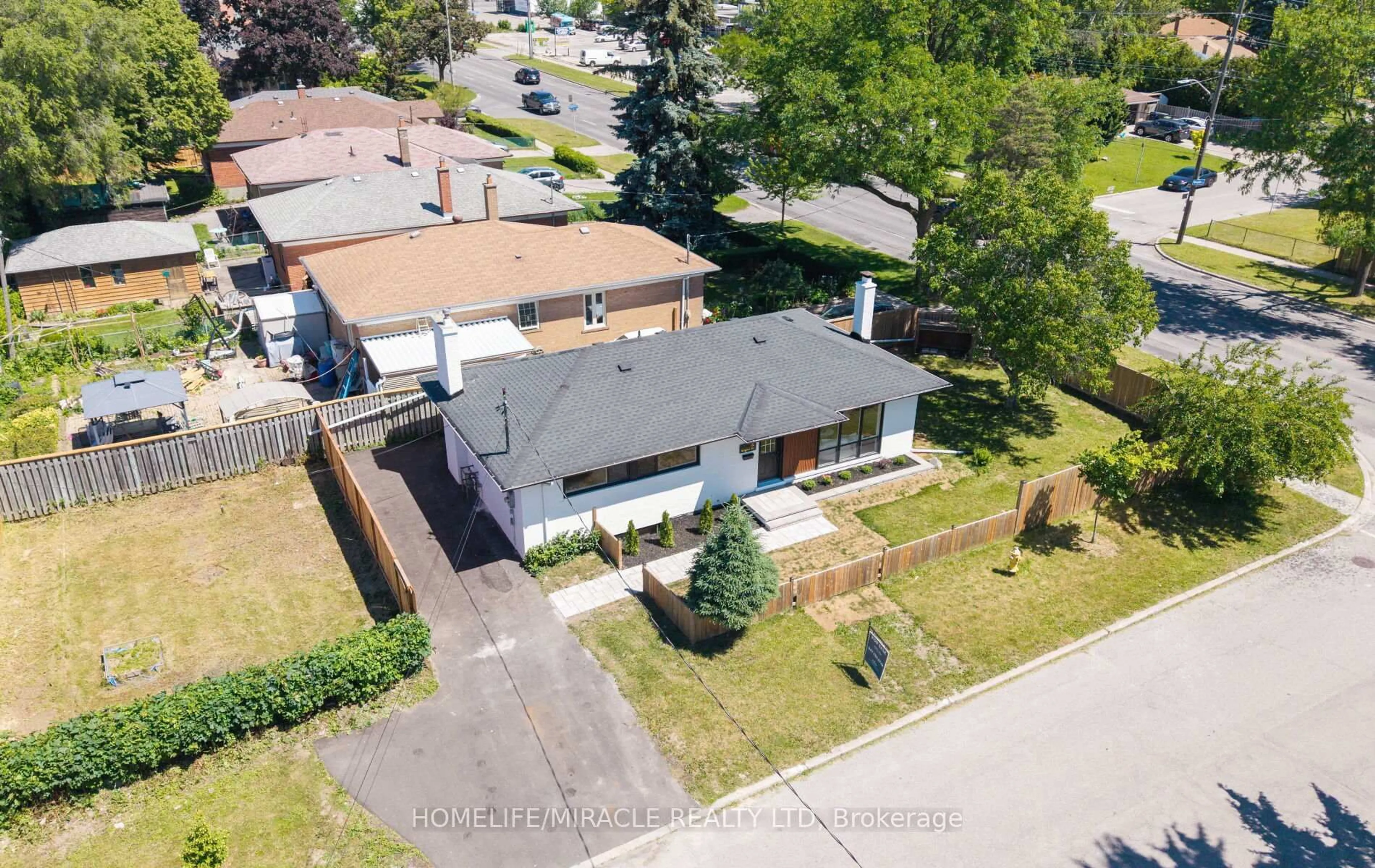 A pic from outside/outdoor area/front of a property/back of a property/a pic from drone, street for 22 Arnprior Rd, Toronto Ontario M1K 5A6