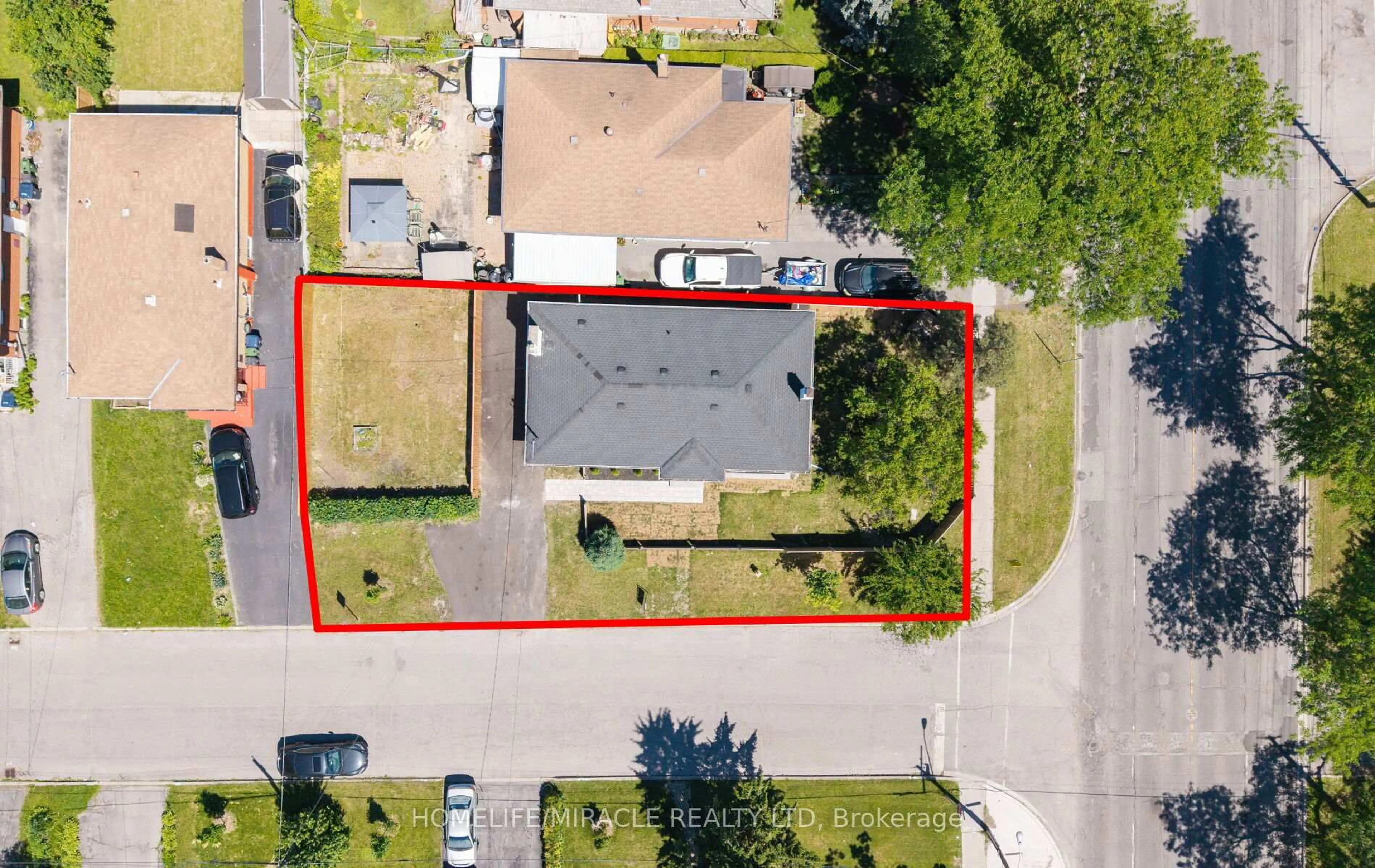 A pic from outside/outdoor area/front of a property/back of a property/a pic from drone, street for 22 Arnprior Rd, Toronto Ontario M1K 5A6