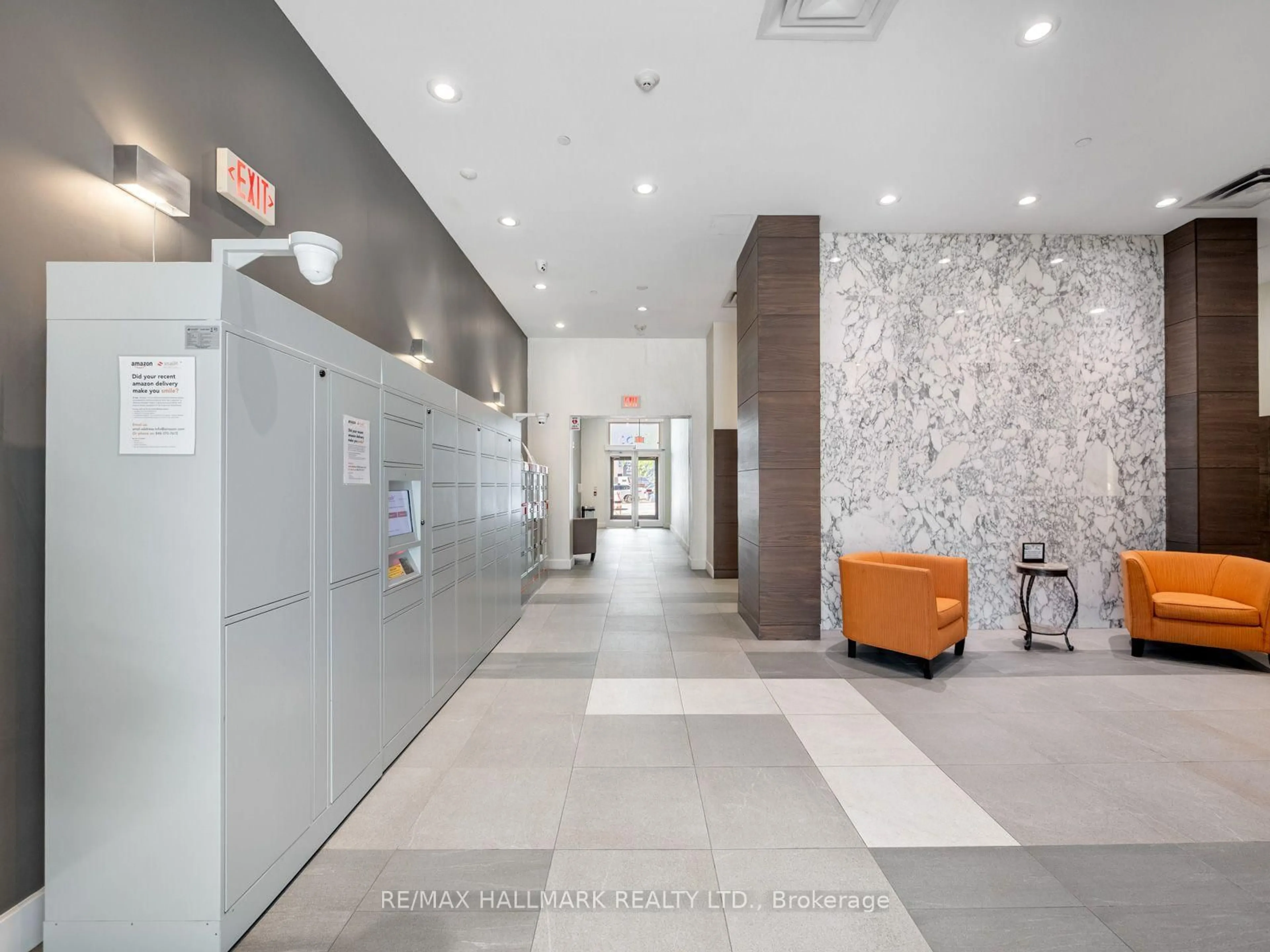 Indoor foyer for 2055 Danforth Ave #414, Toronto Ontario M4C 1J8