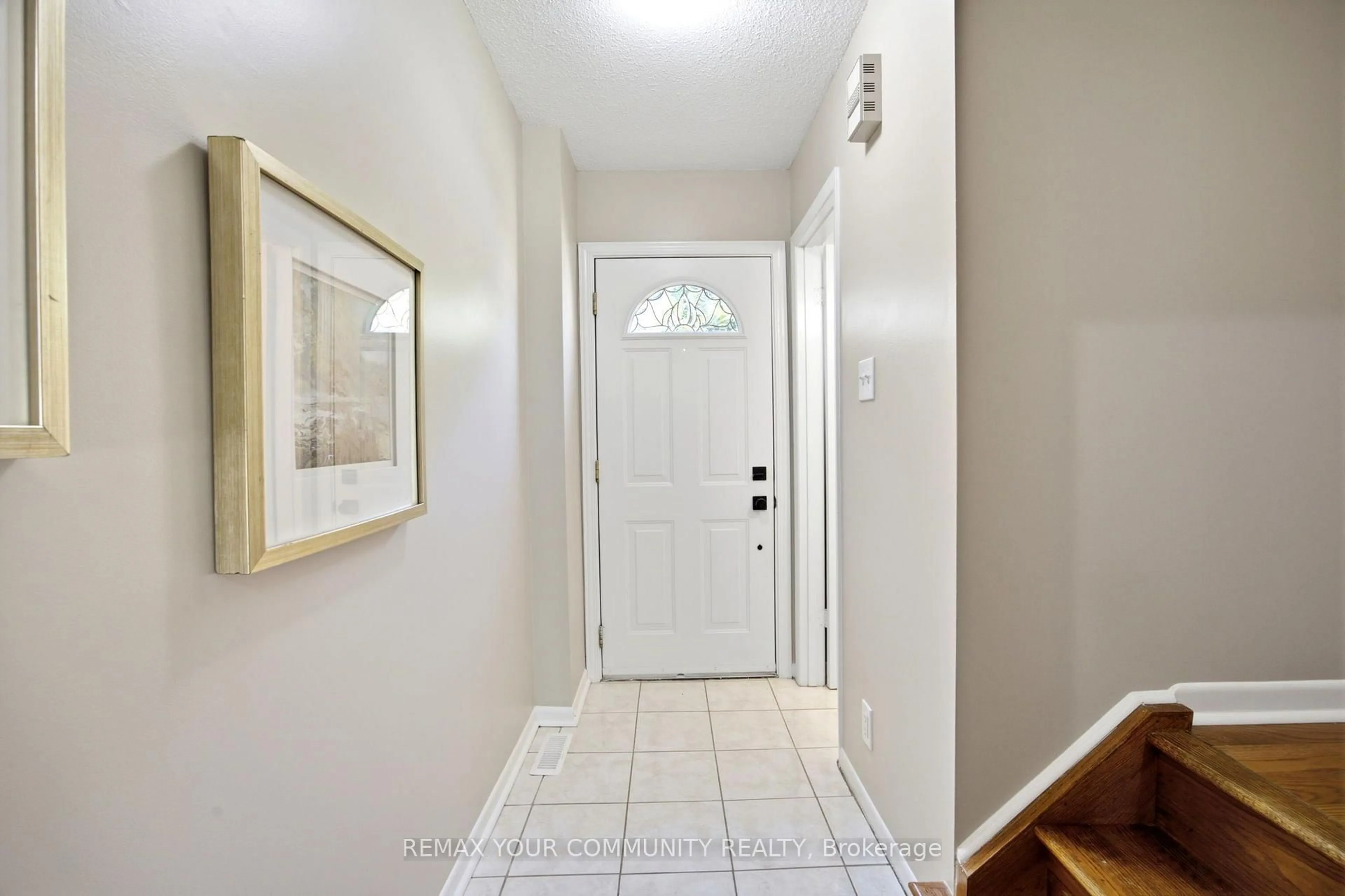 Indoor entryway for 80 Dundalk Dr, Toronto Ontario L6S 3J5