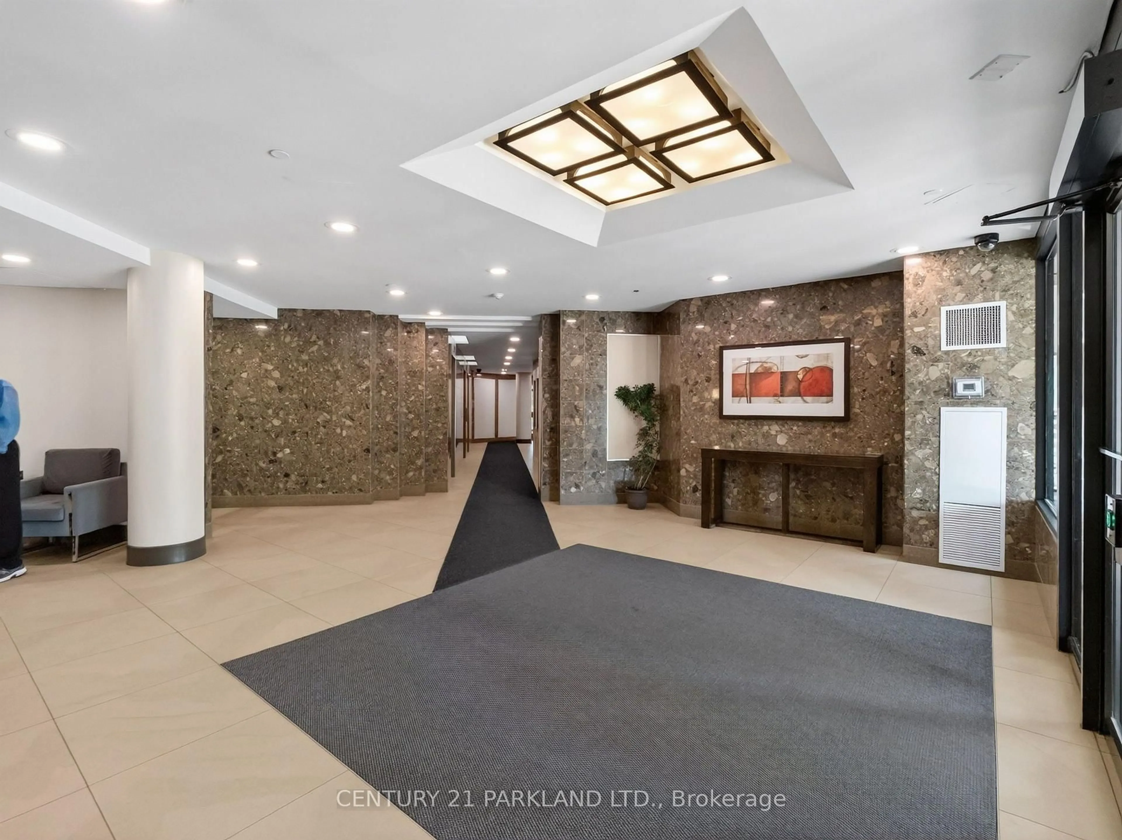 Indoor foyer for 330 ALTON TOWERS Circ #206, Toronto Ontario M1V 5H3