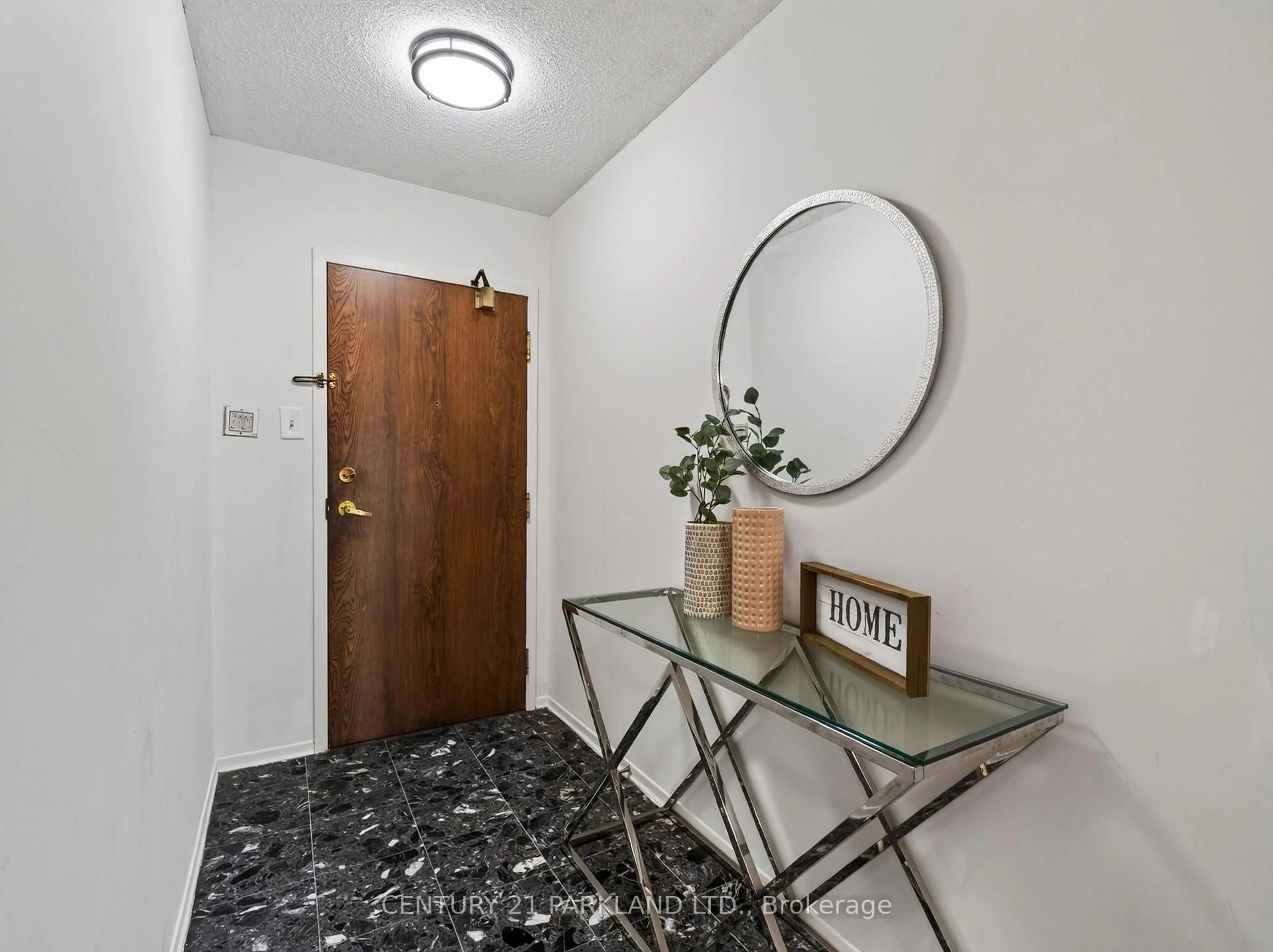 Indoor entryway for 330 ALTON TOWERS Circ #206, Toronto Ontario M1V 5H3