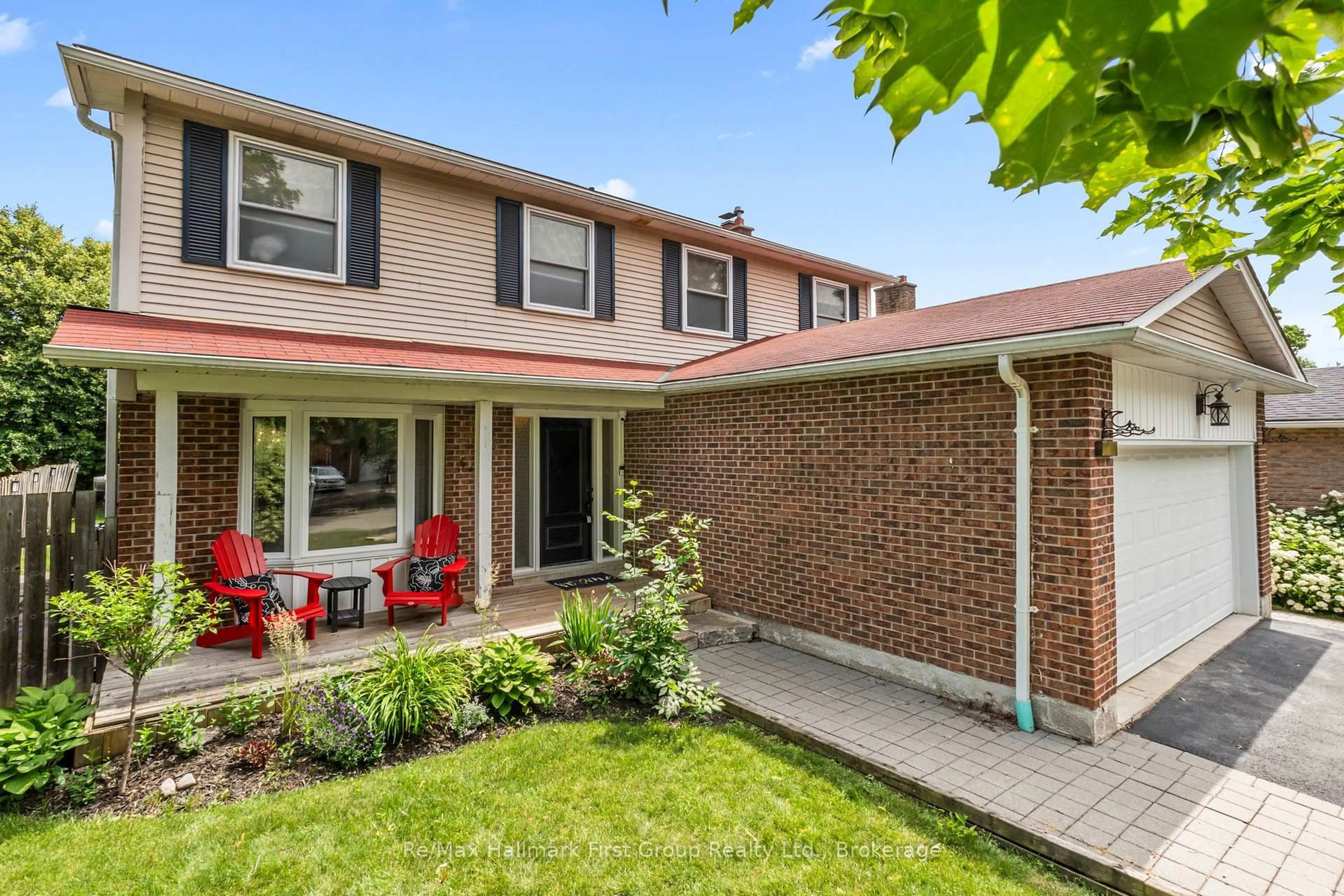 Home with brick exterior material, street for 523 Reynolds St, Whitby Ontario L1N 6H4