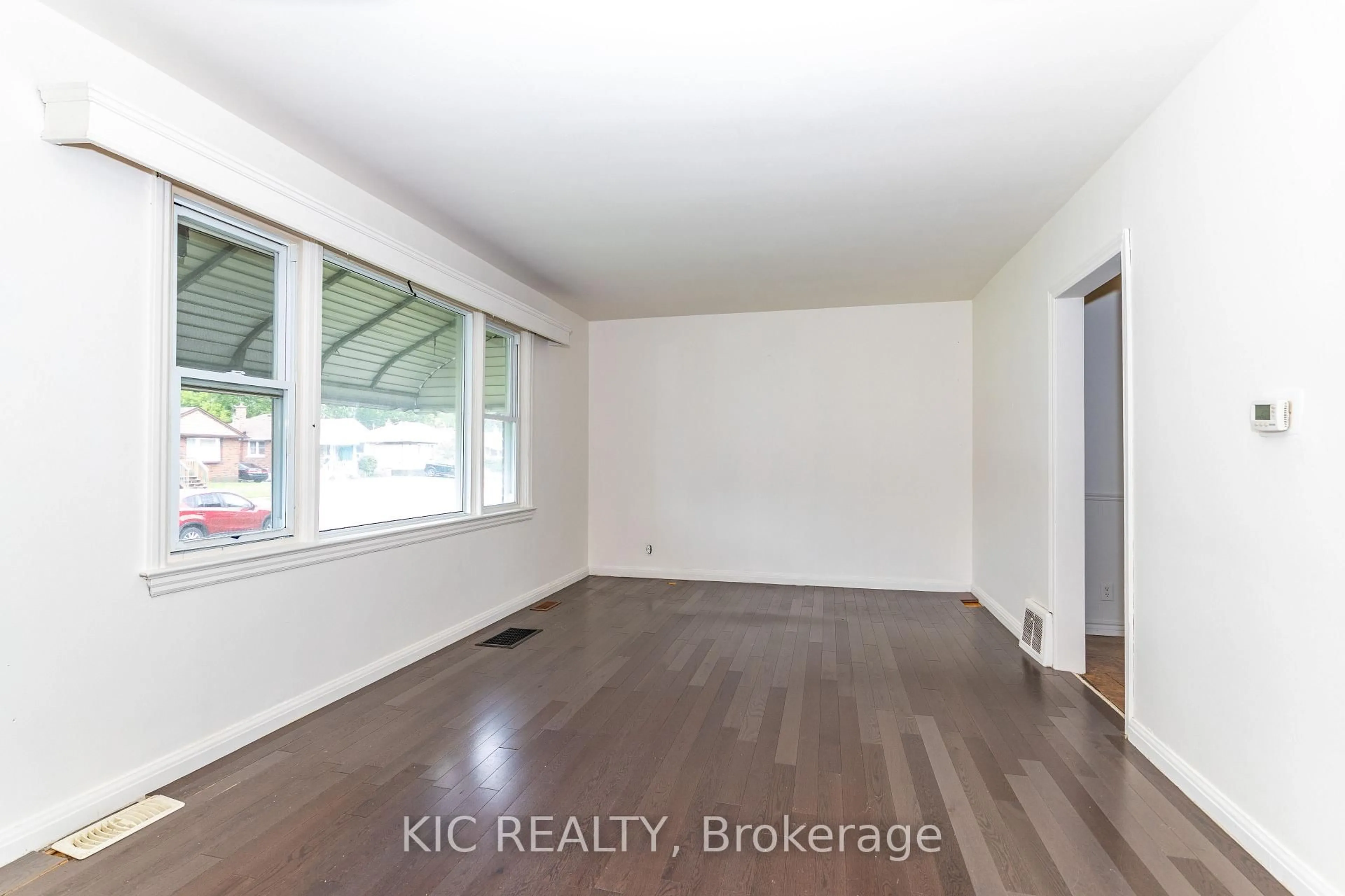 A pic of a room for 333 CADILLAC Ave, Oshawa Ontario L1H 5Z9