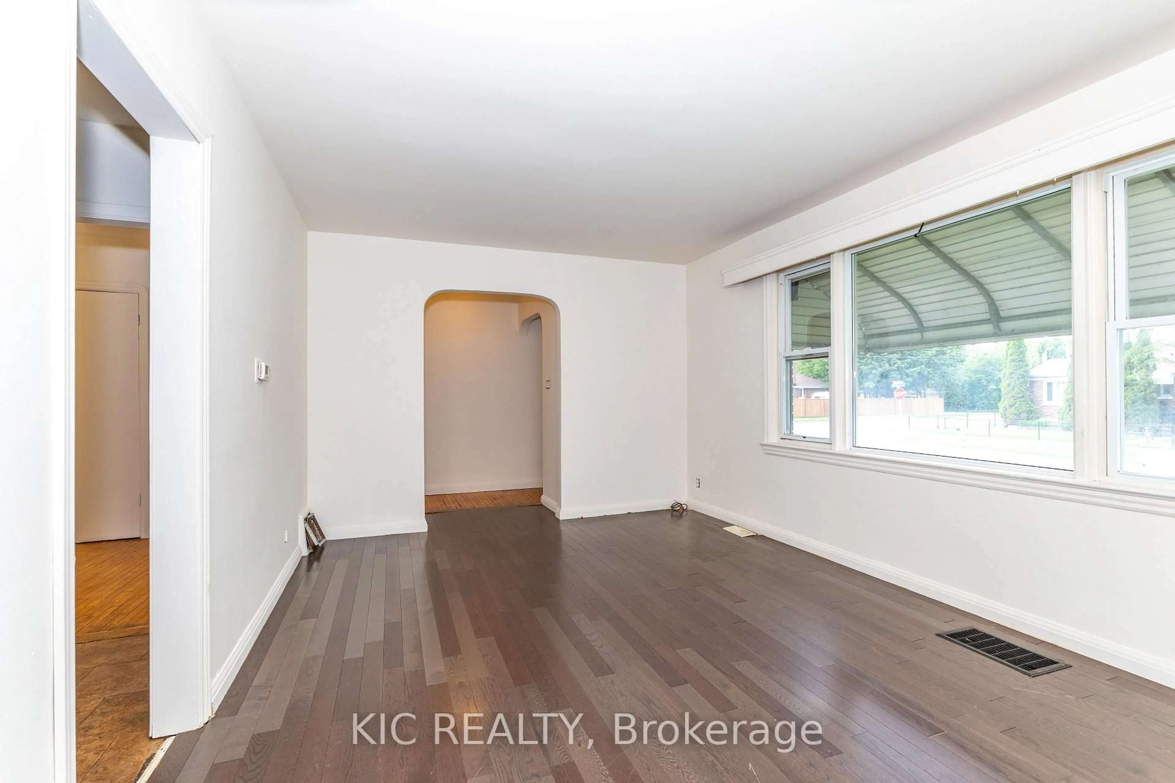 A pic of a room for 333 CADILLAC Ave, Oshawa Ontario L1H 5Z9