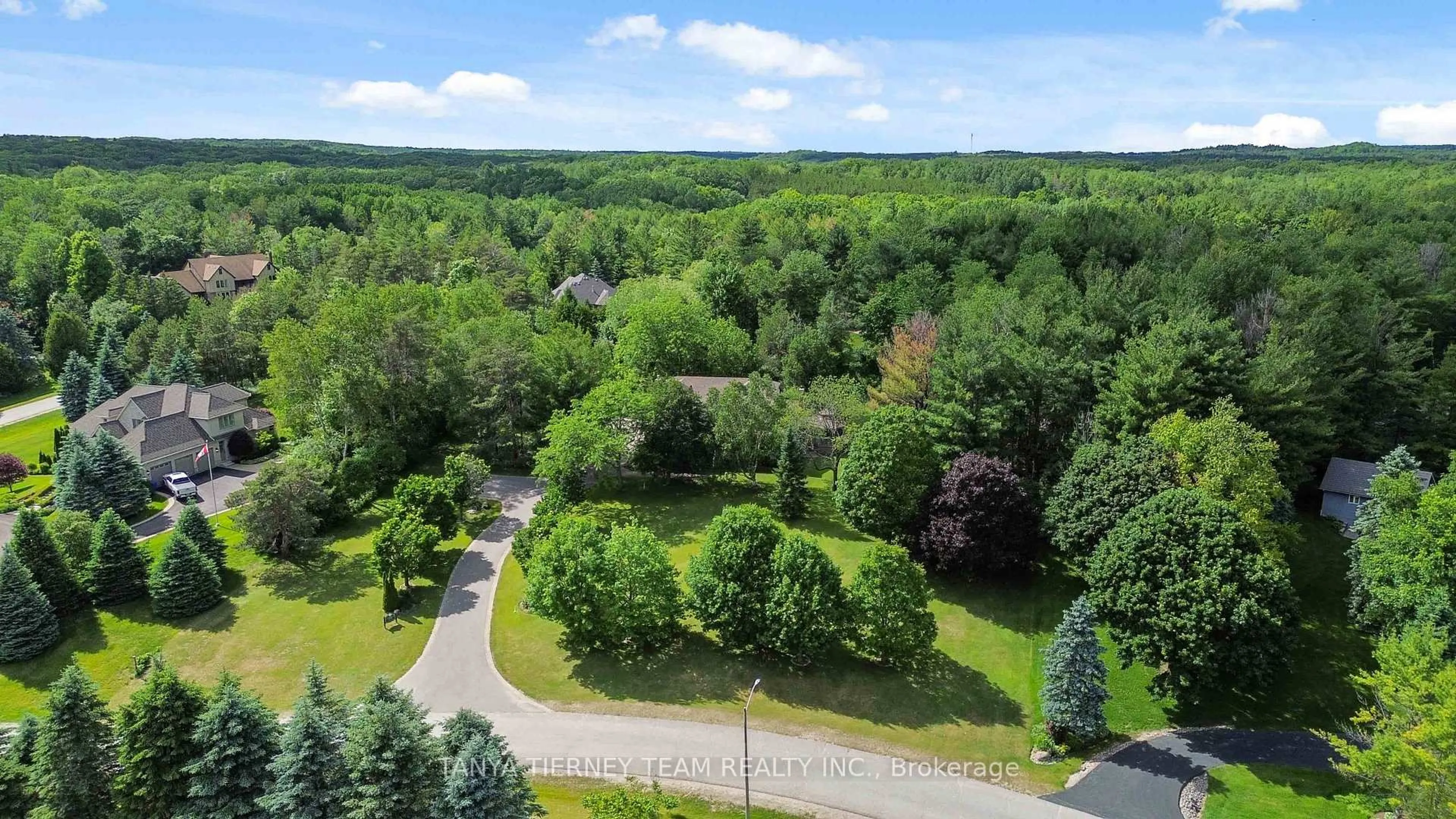 A pic from outside/outdoor area/front of a property/back of a property/a pic from drone, forest/trees view for 75 Woodbridge Circ, Scugog Ontario L9L 2B3