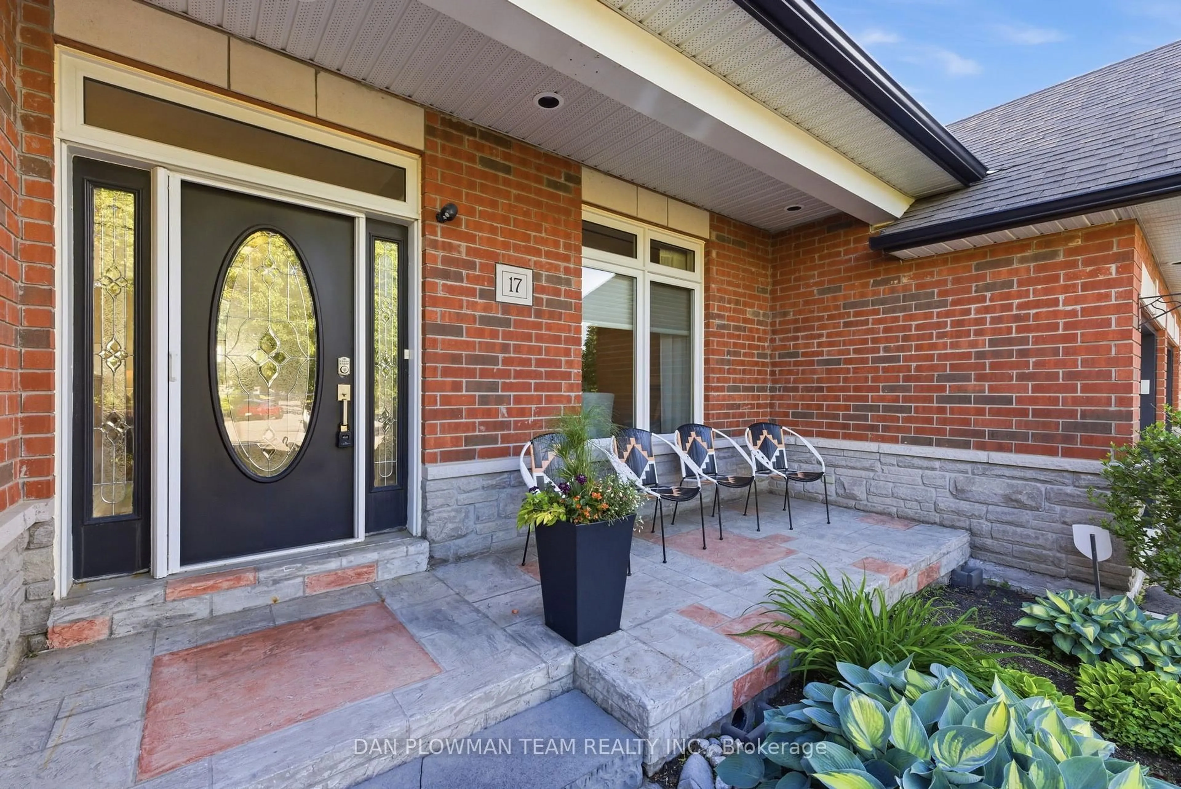 Home with brick exterior material, street for 17 Burgundy Crt, Whitby Ontario L1R 3H7