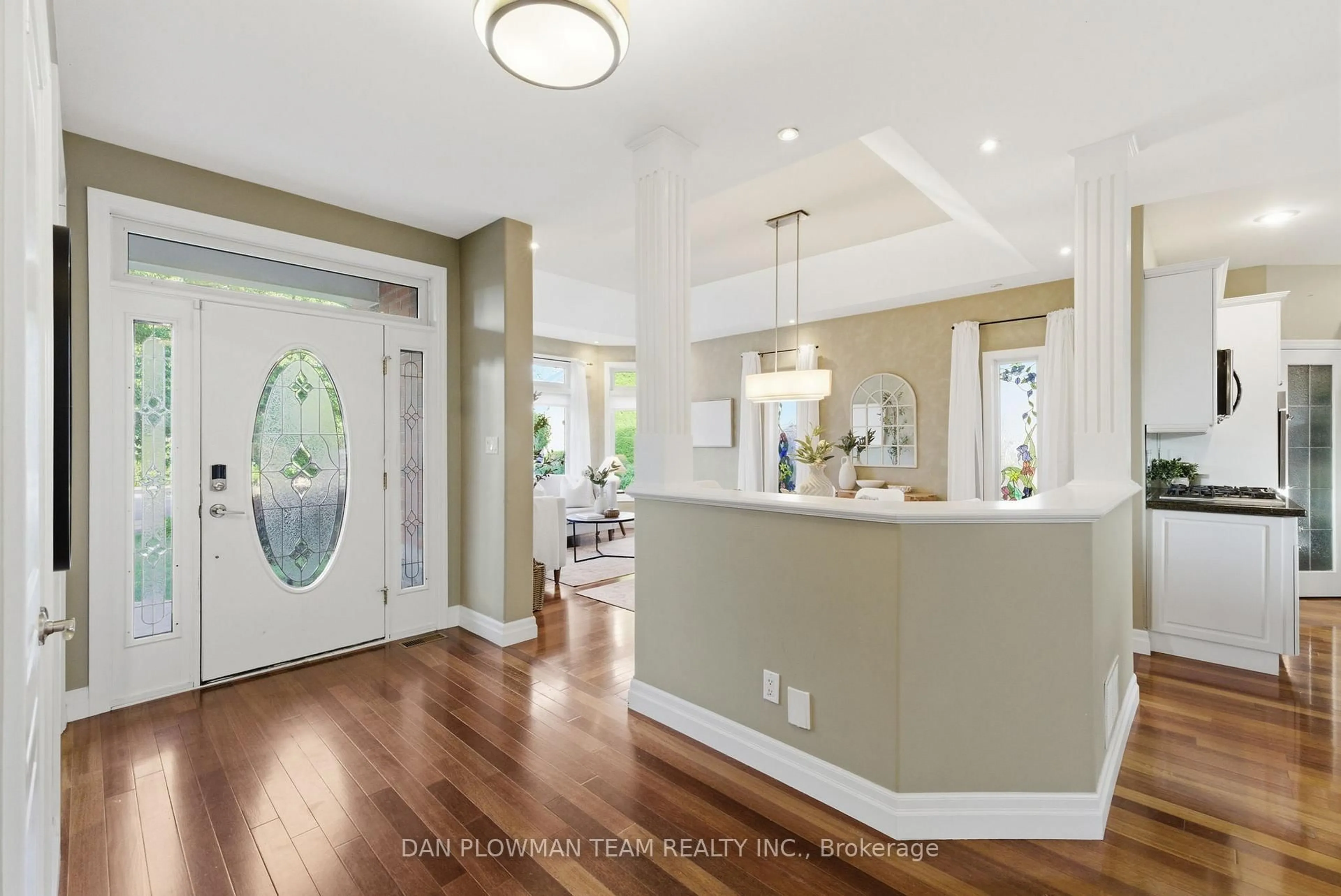 Indoor entryway for 17 Burgundy Crt, Whitby Ontario L1R 3H7