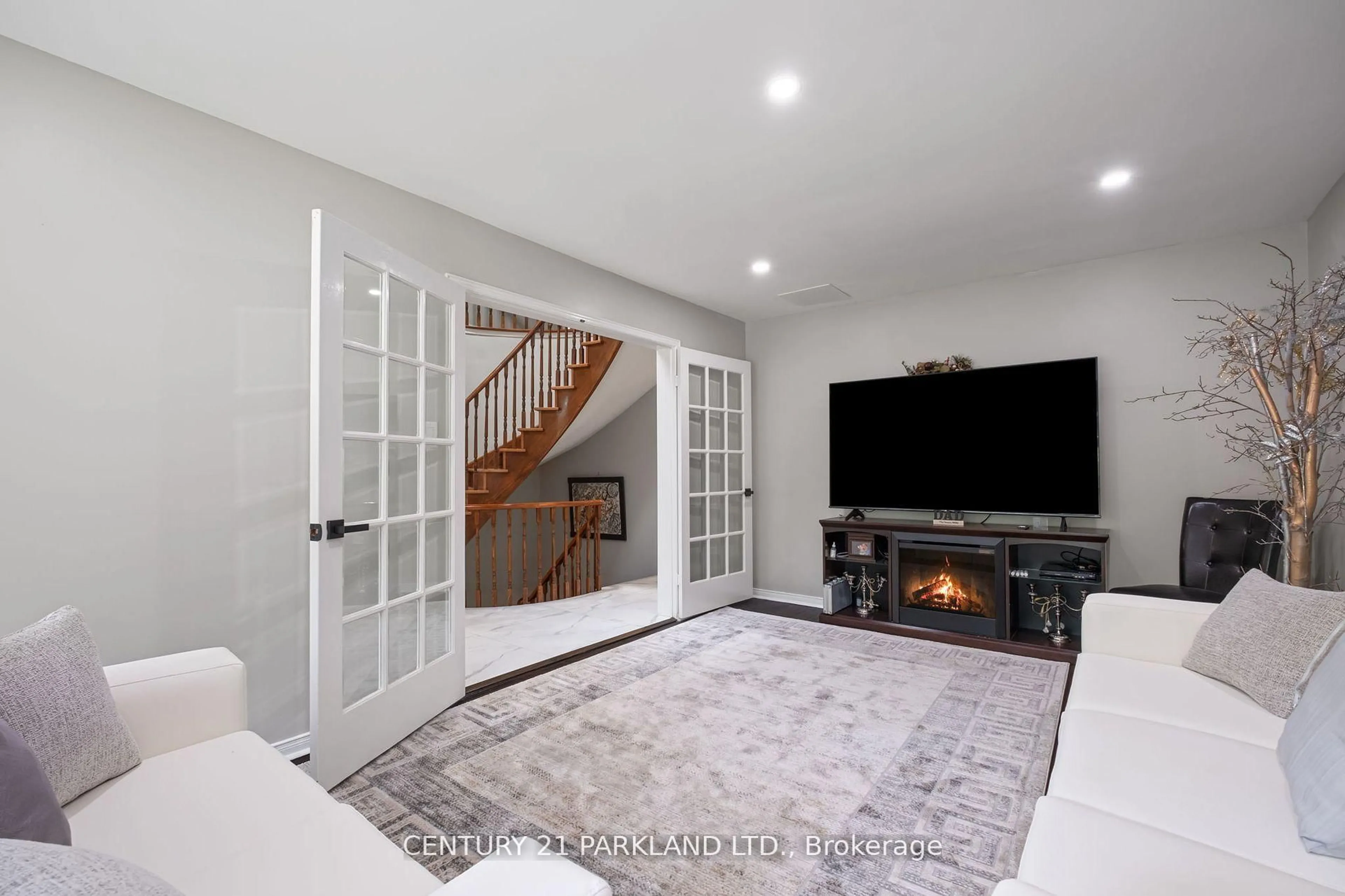 Home theater for 87 Bonacres Ave, Toronto Ontario M1C 3B8
