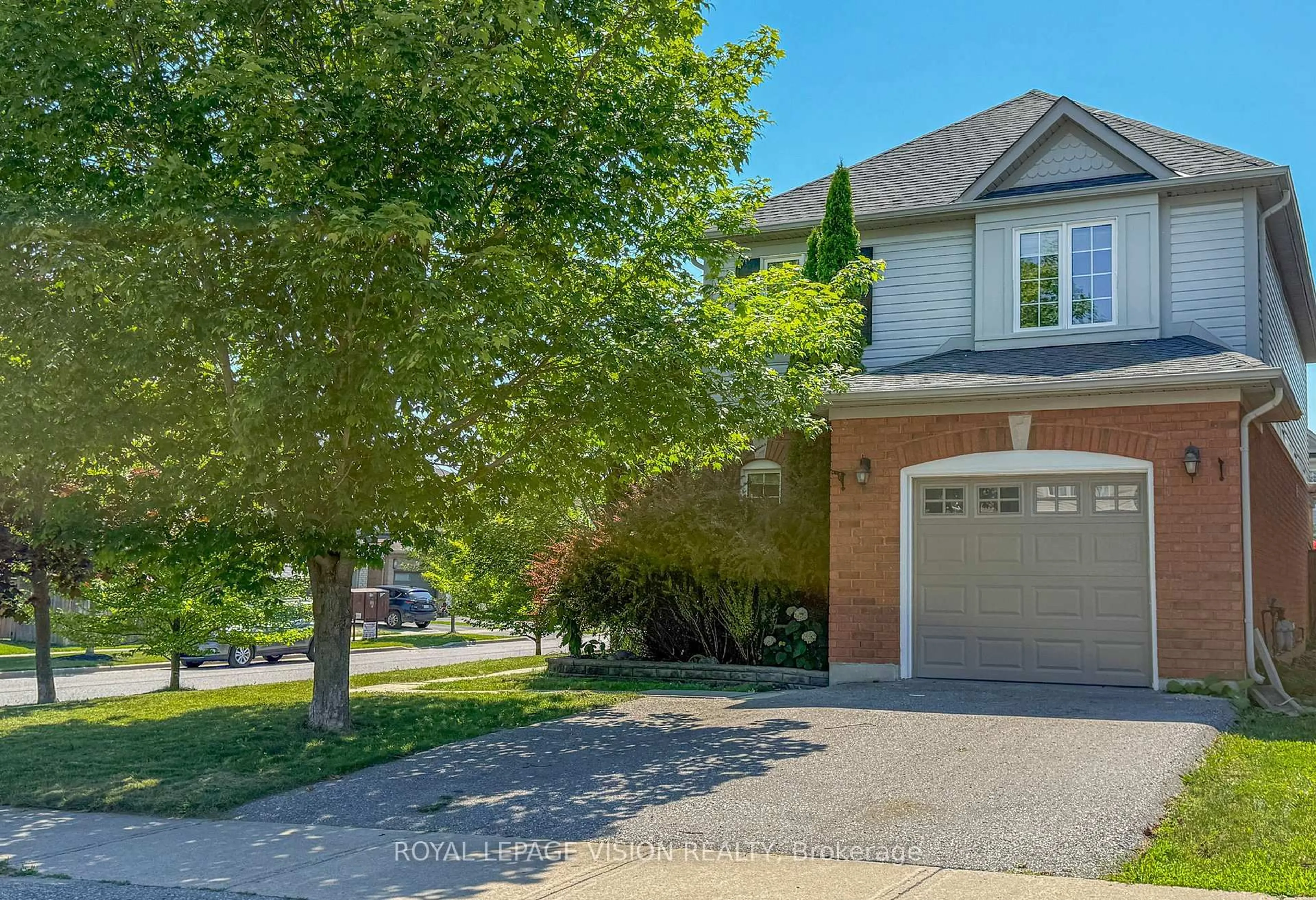 Home with brick exterior material, street for 2 Laprade Sq, Clarington Ontario L1C 0C8