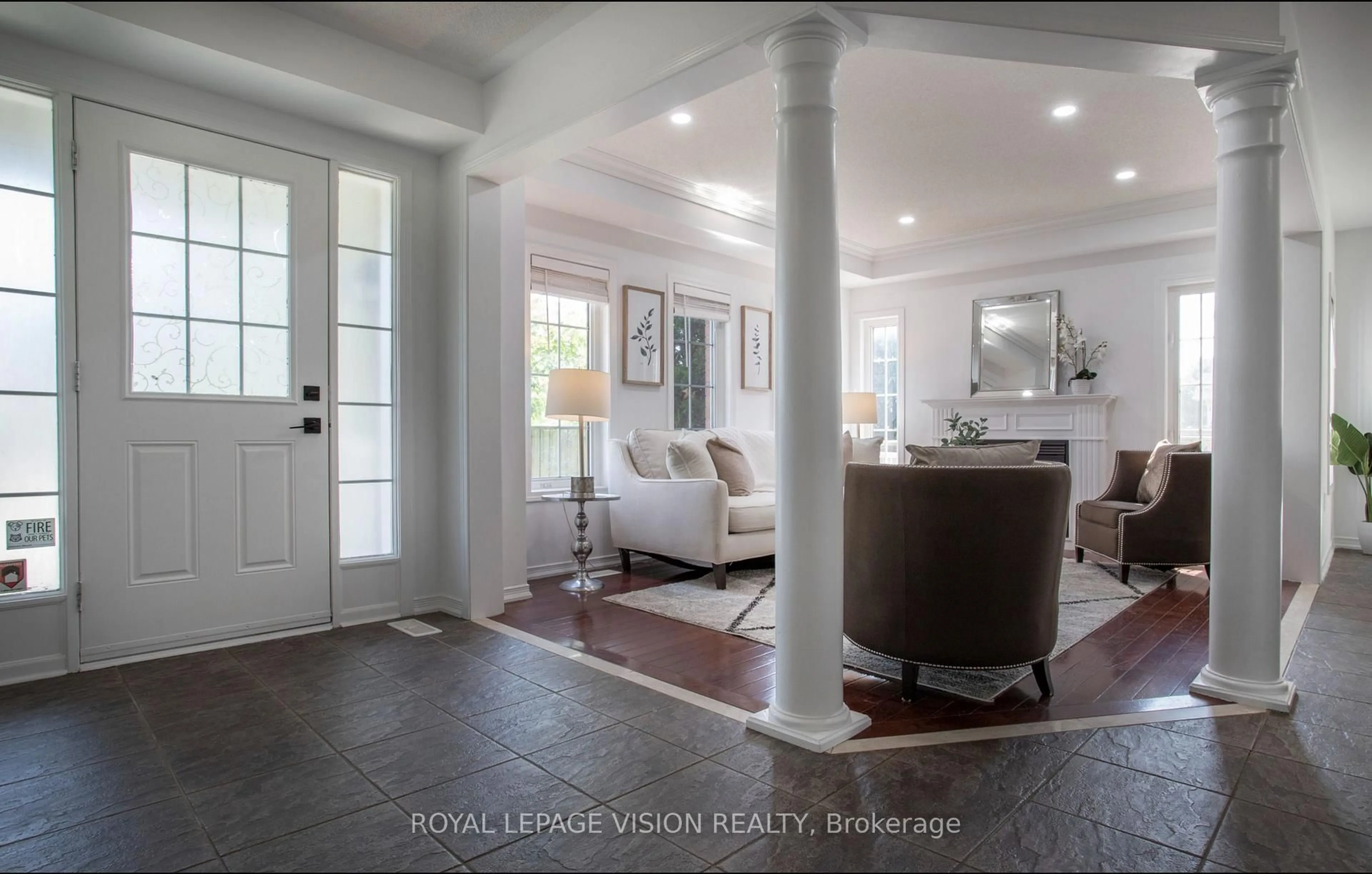 Indoor entryway for 2 Laprade Sq, Clarington Ontario L1C 0C8