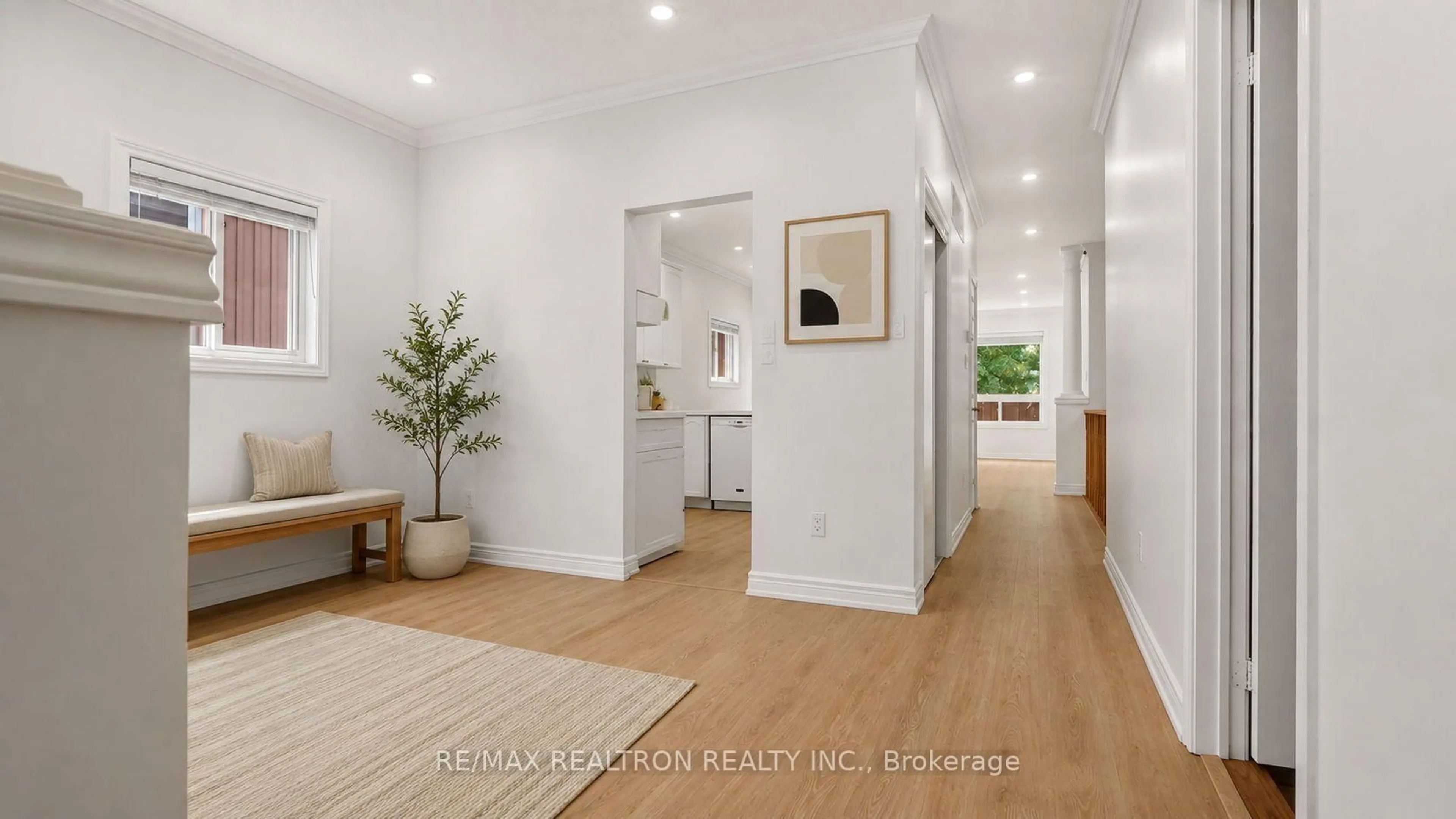 Indoor entryway for 76 Cachet Blvd, Whitby Ontario L1M 2C9
