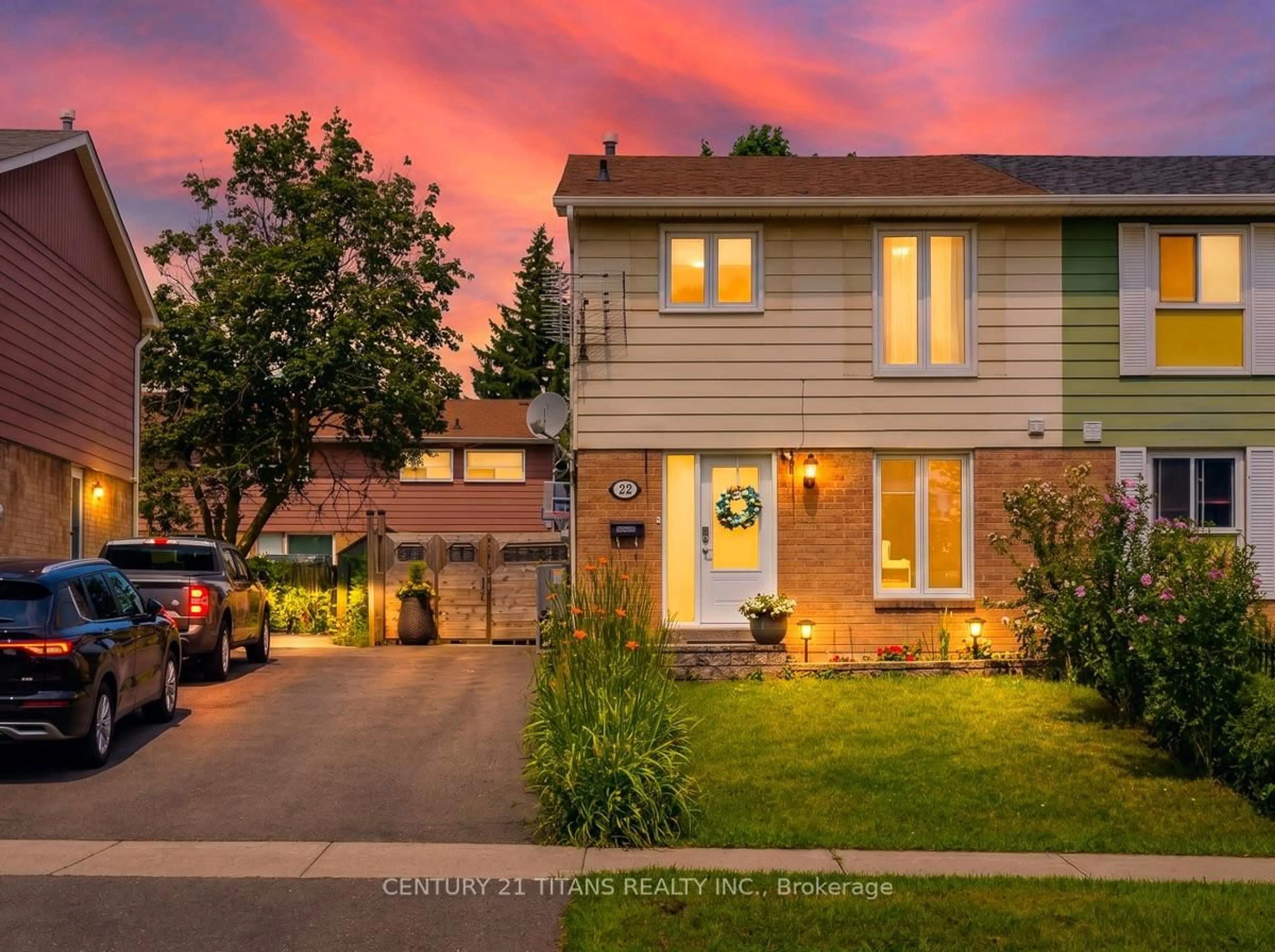 Home with vinyl exterior material, street for 22 Whiteleas Ave, Toronto Ontario M1B 1W7