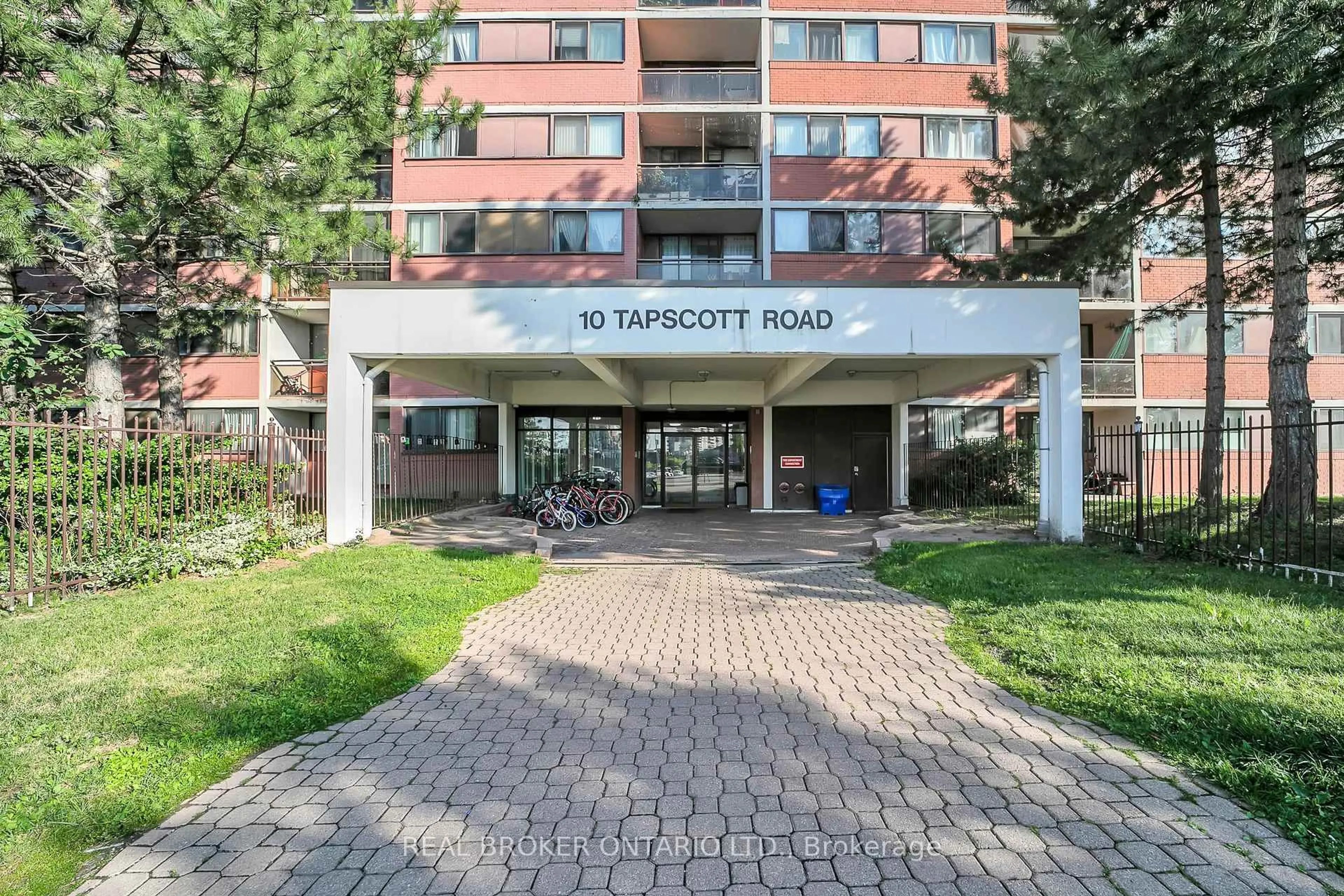Indoor foyer for 10 Tapscott Rd #810, Toronto Ontario M1B 3L9