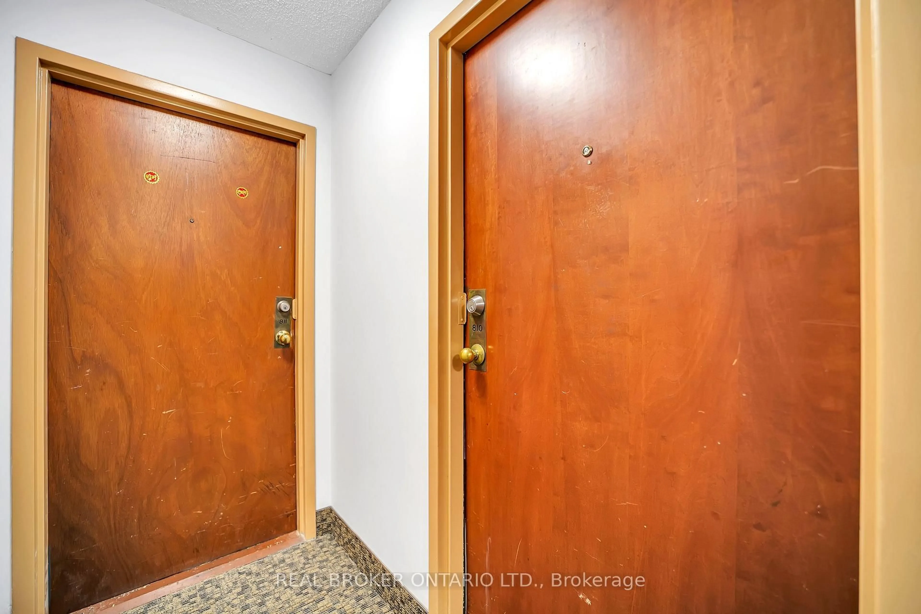 Indoor foyer for 10 Tapscott Rd #810, Toronto Ontario M1B 3L9