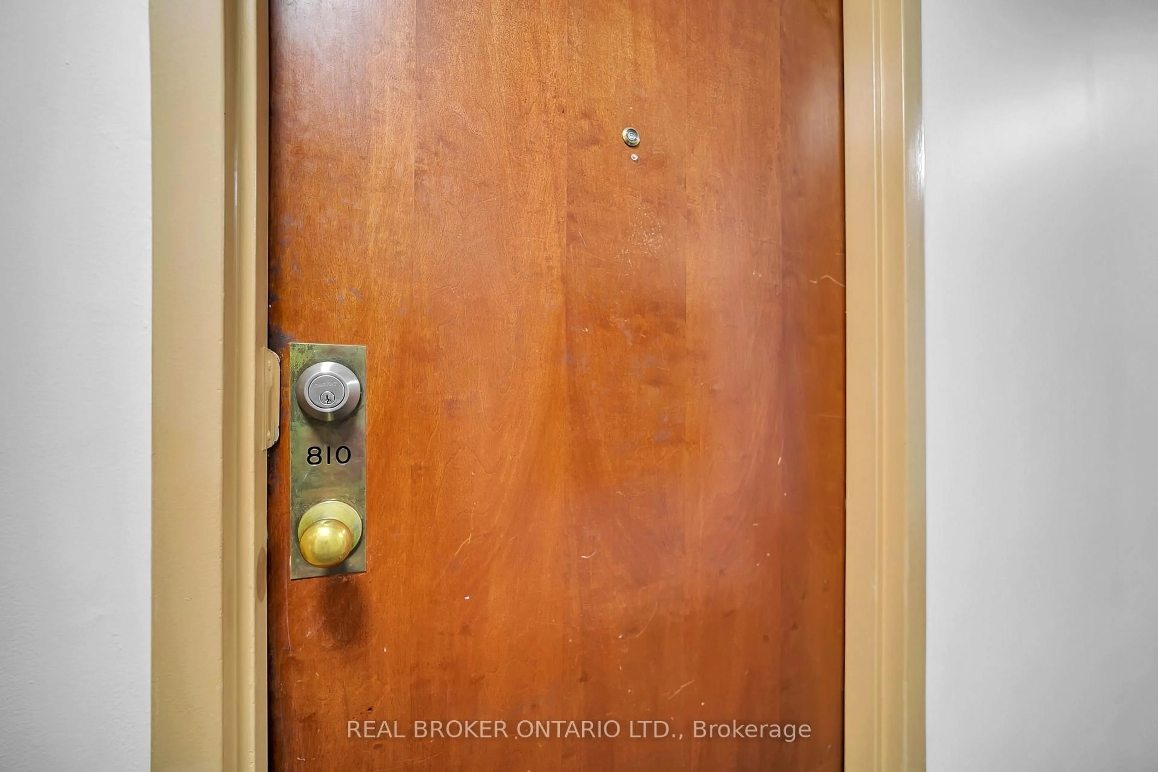 Indoor entryway for 10 Tapscott Rd #810, Toronto Ontario M1B 3L9