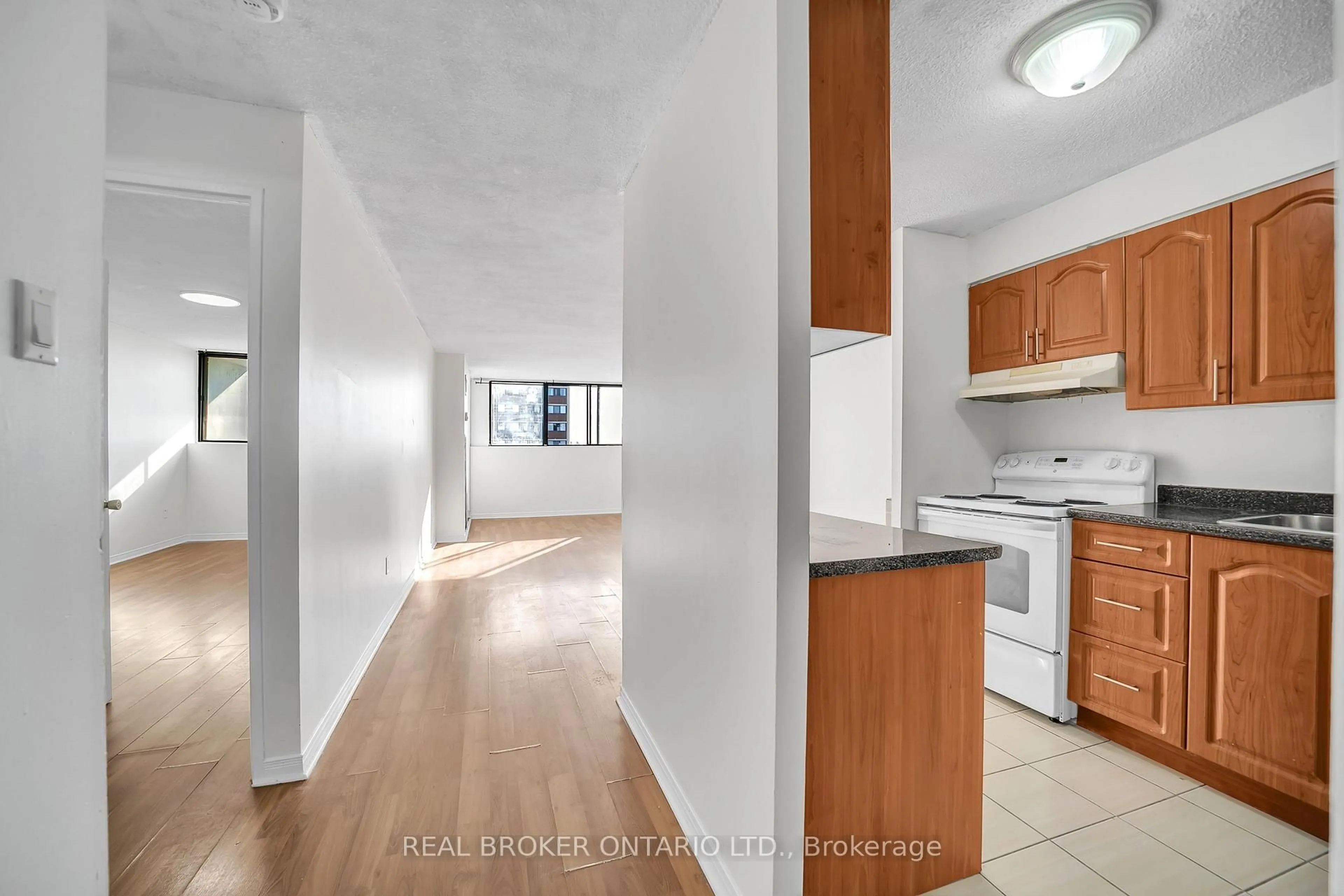Standard kitchen, unknown for 10 Tapscott Rd #810, Toronto Ontario M1B 3L9