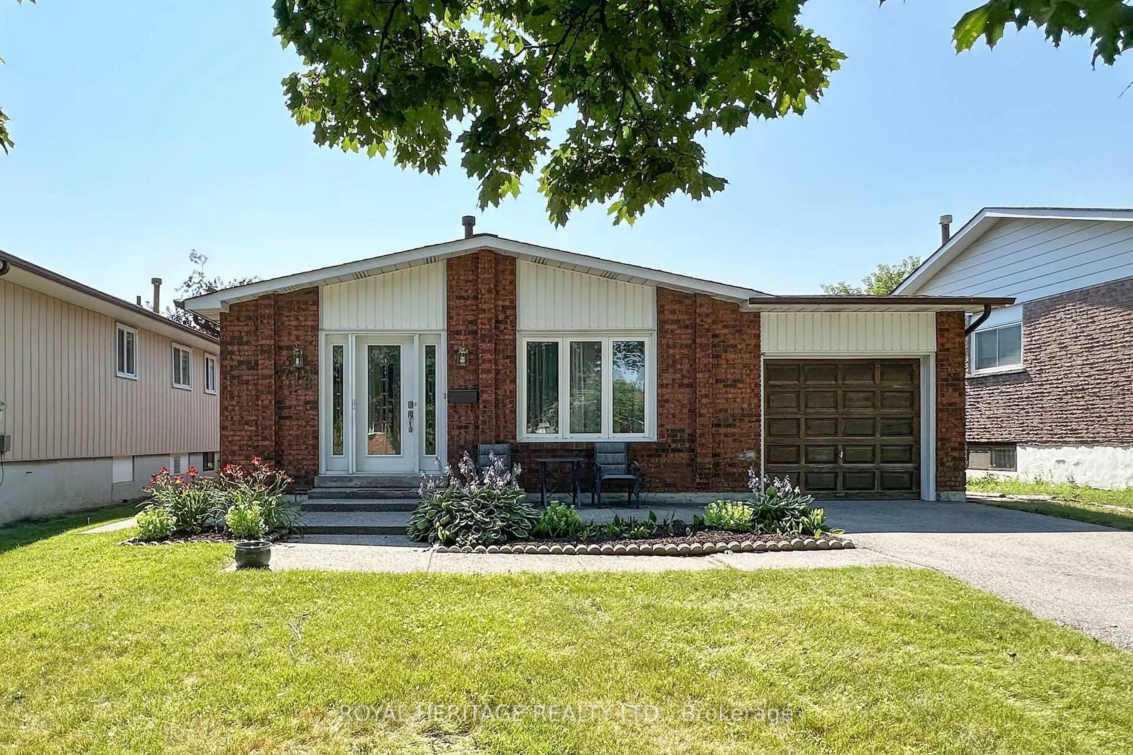 Home with brick exterior material, street for 718 Annes St, Whitby Ontario L1N 6B2