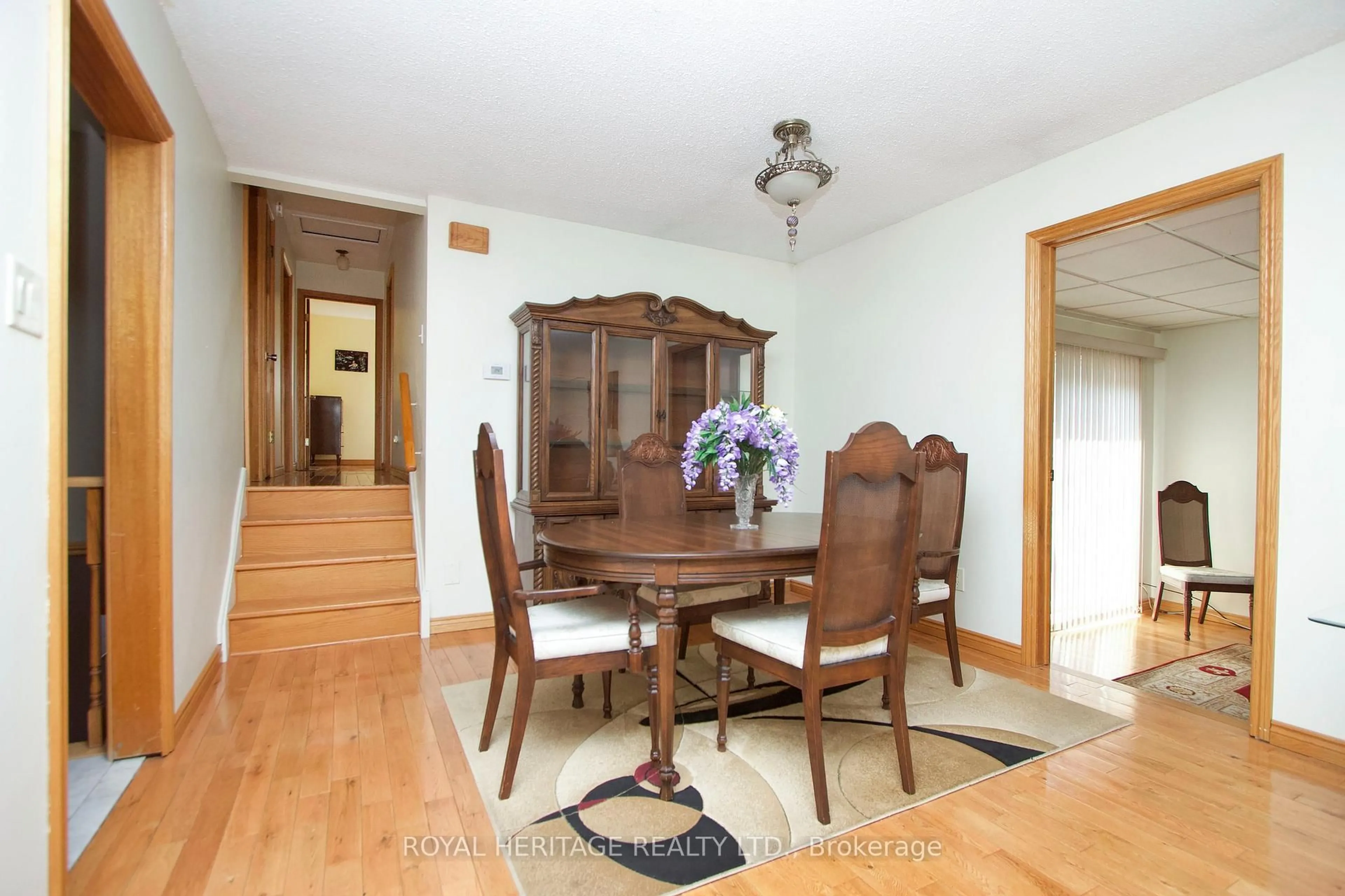 Dining room, wood/laminate floor for 718 Annes St, Whitby Ontario L1N 6B2