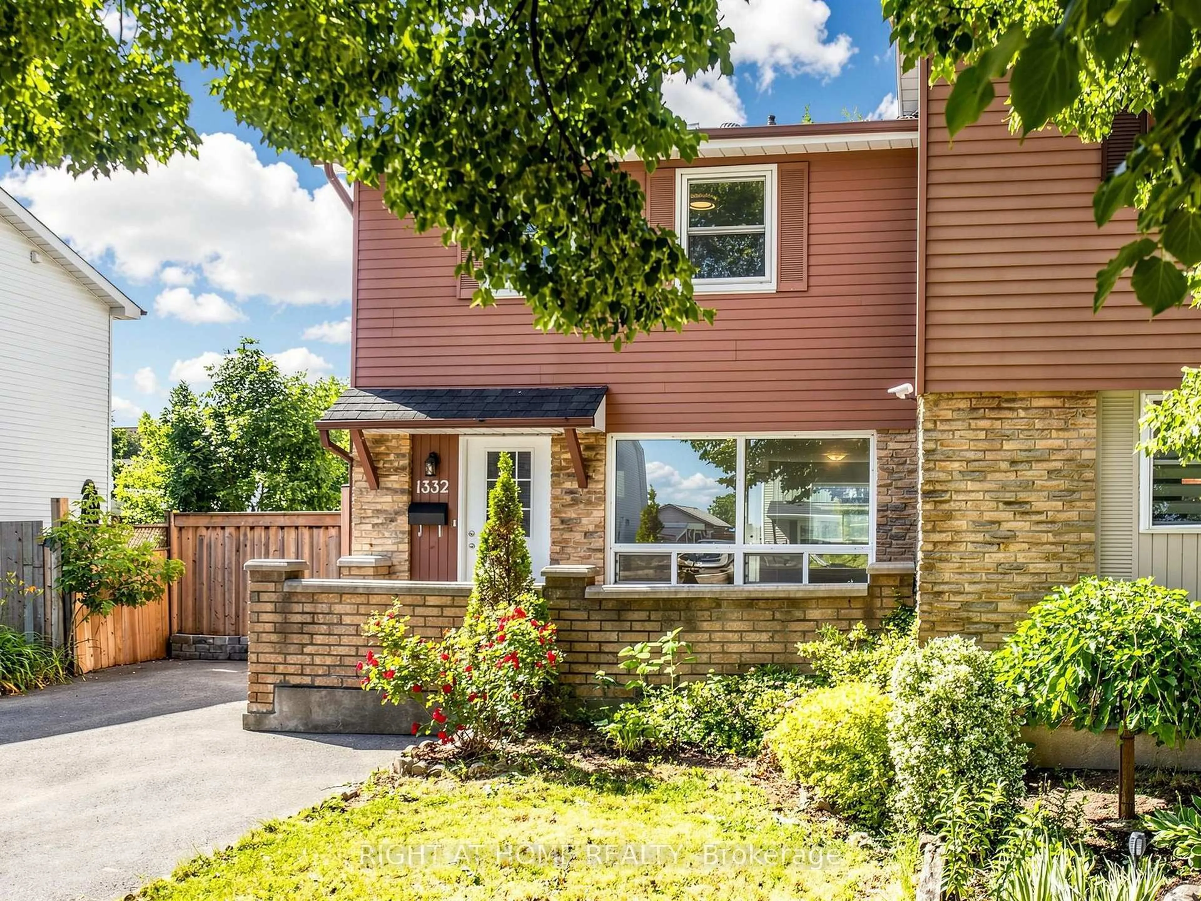 Home with brick exterior material, street for 1332 Fenelon Cres, Oshawa Ontario L1J 6G1