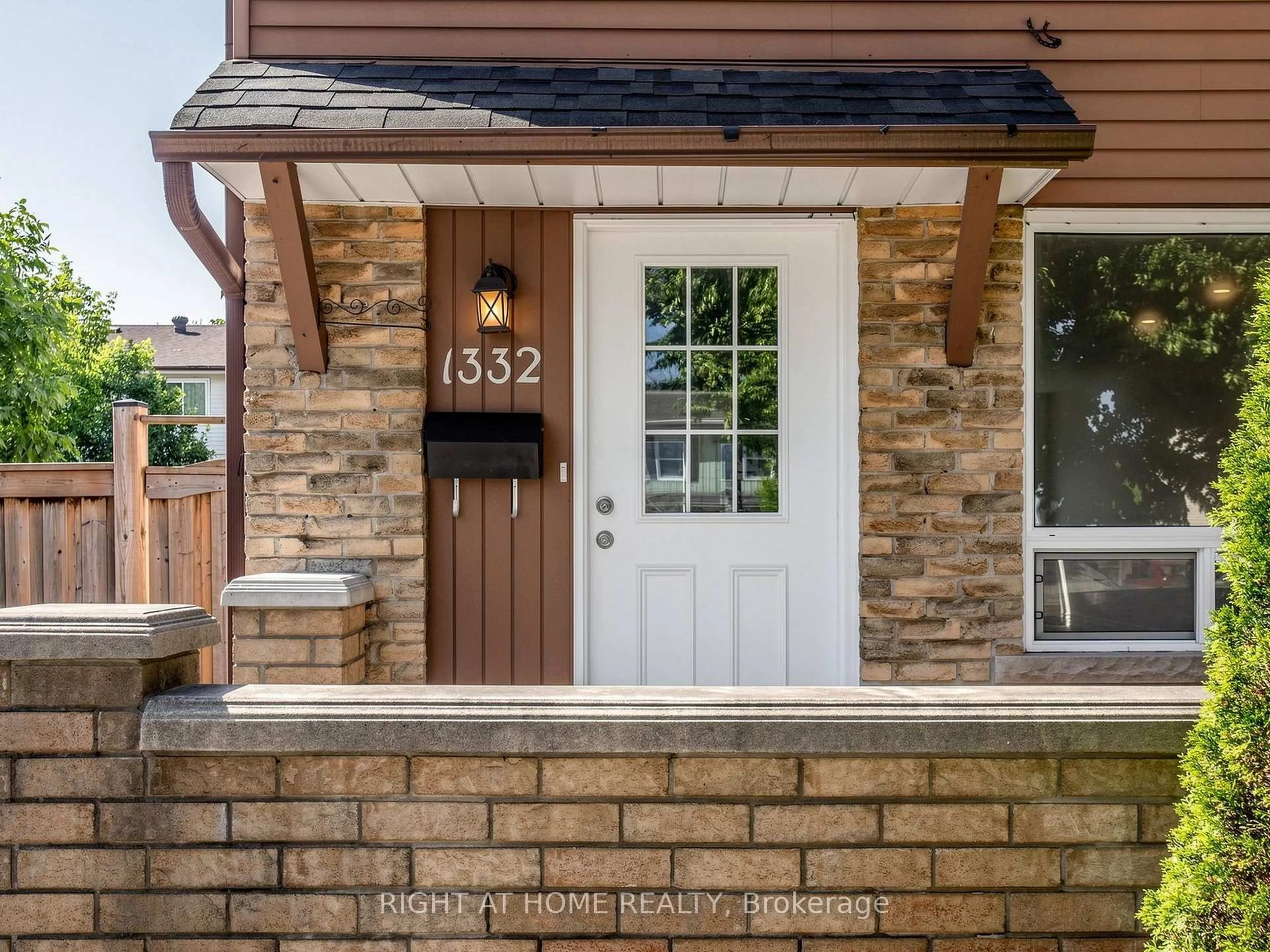 Home with brick exterior material, street for 1332 Fenelon Cres, Oshawa Ontario L1J 6G1