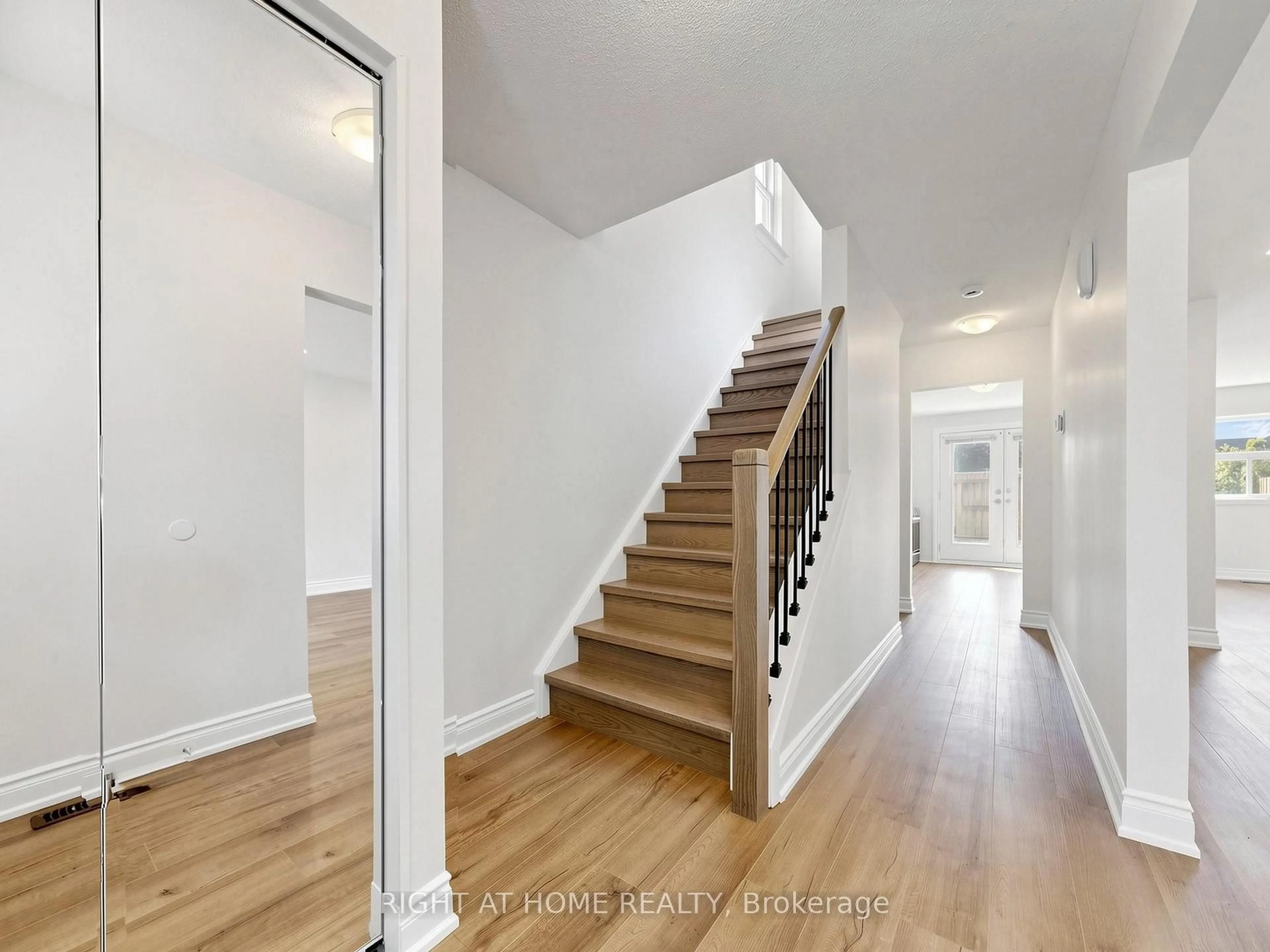 Unknown for 1332 Fenelon Cres, Oshawa Ontario L1J 6G1