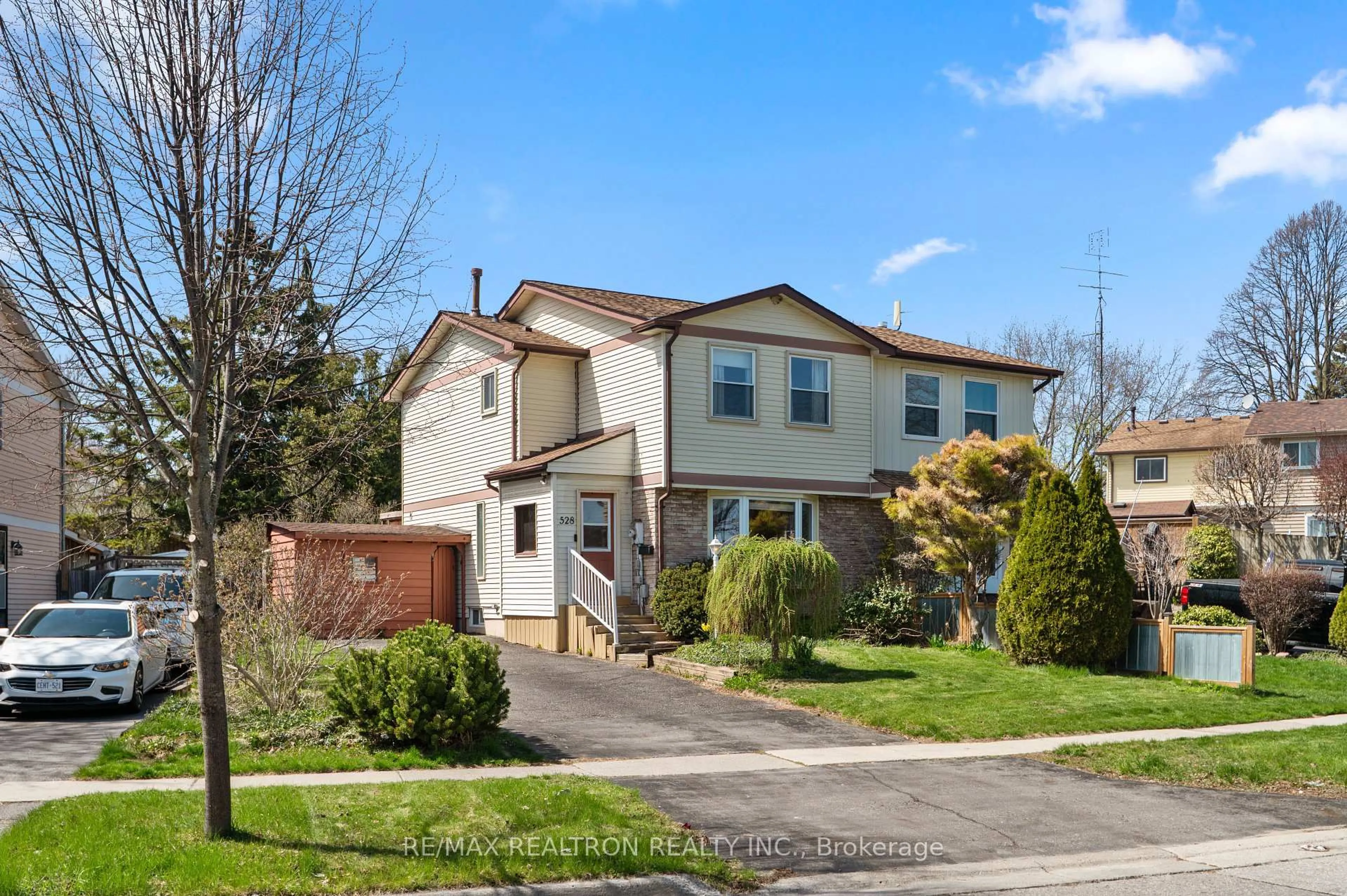 Unknown for 528 Gaylord Dr, Oshawa Ontario L1K 1L5