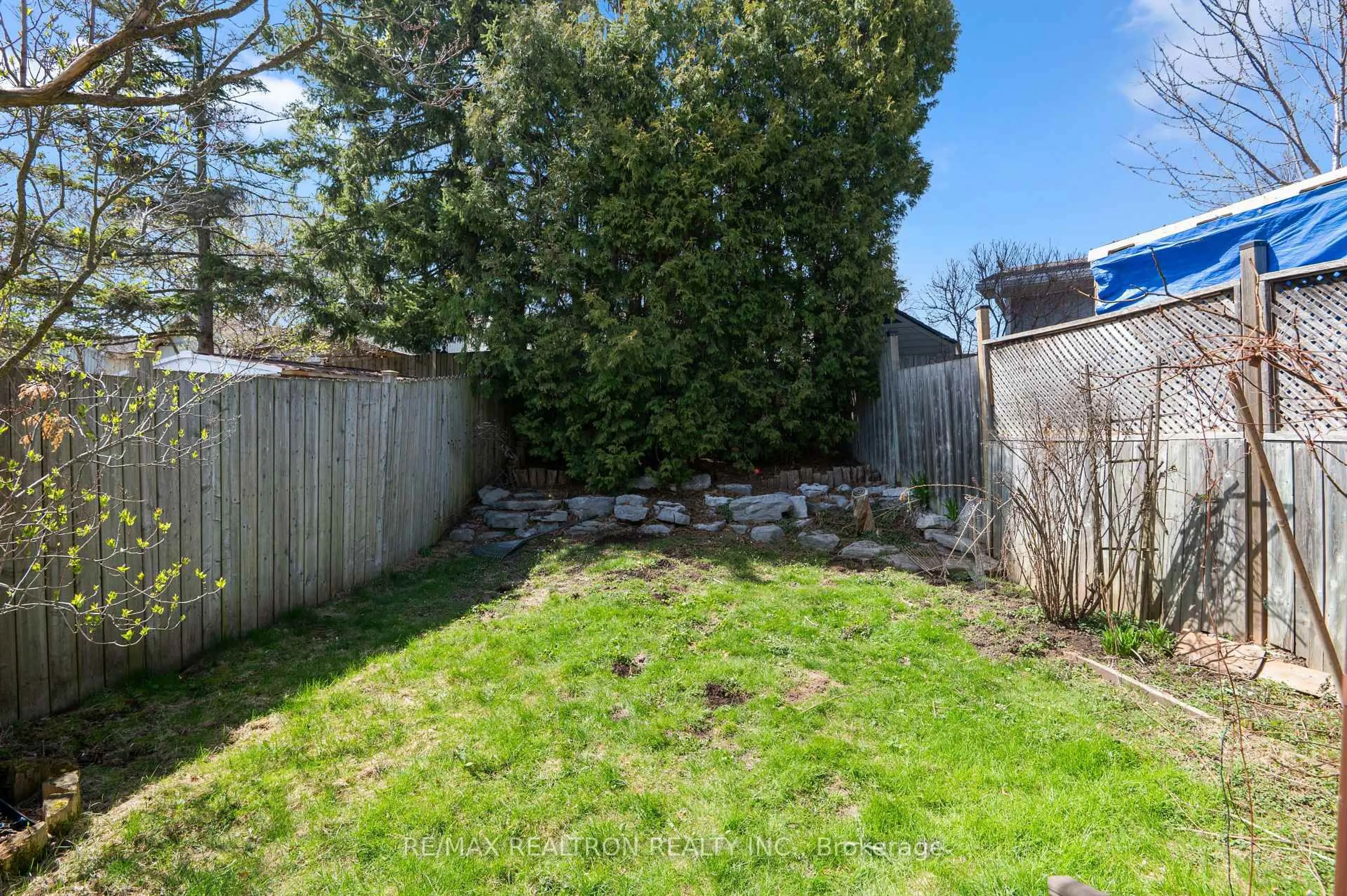 Patio, unknown for 528 Gaylord Dr, Oshawa Ontario L1K 1L5