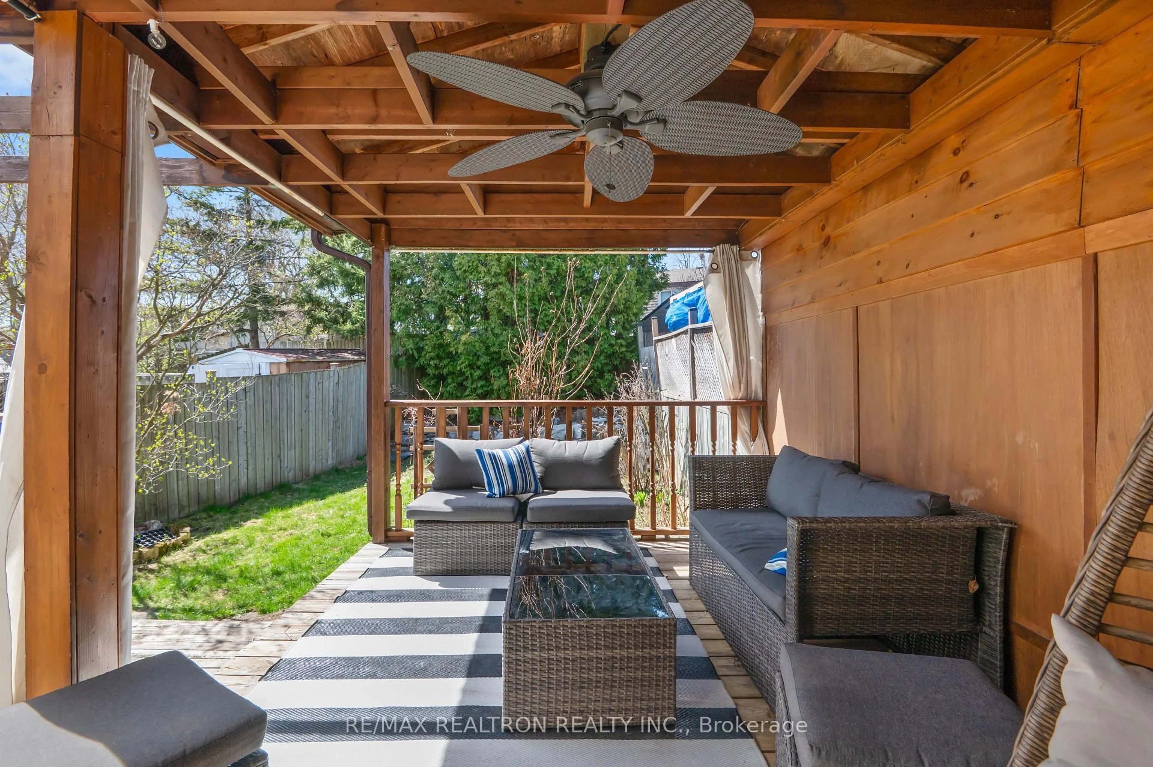 Patio, street for 528 Gaylord Dr, Oshawa Ontario L1K 1L5