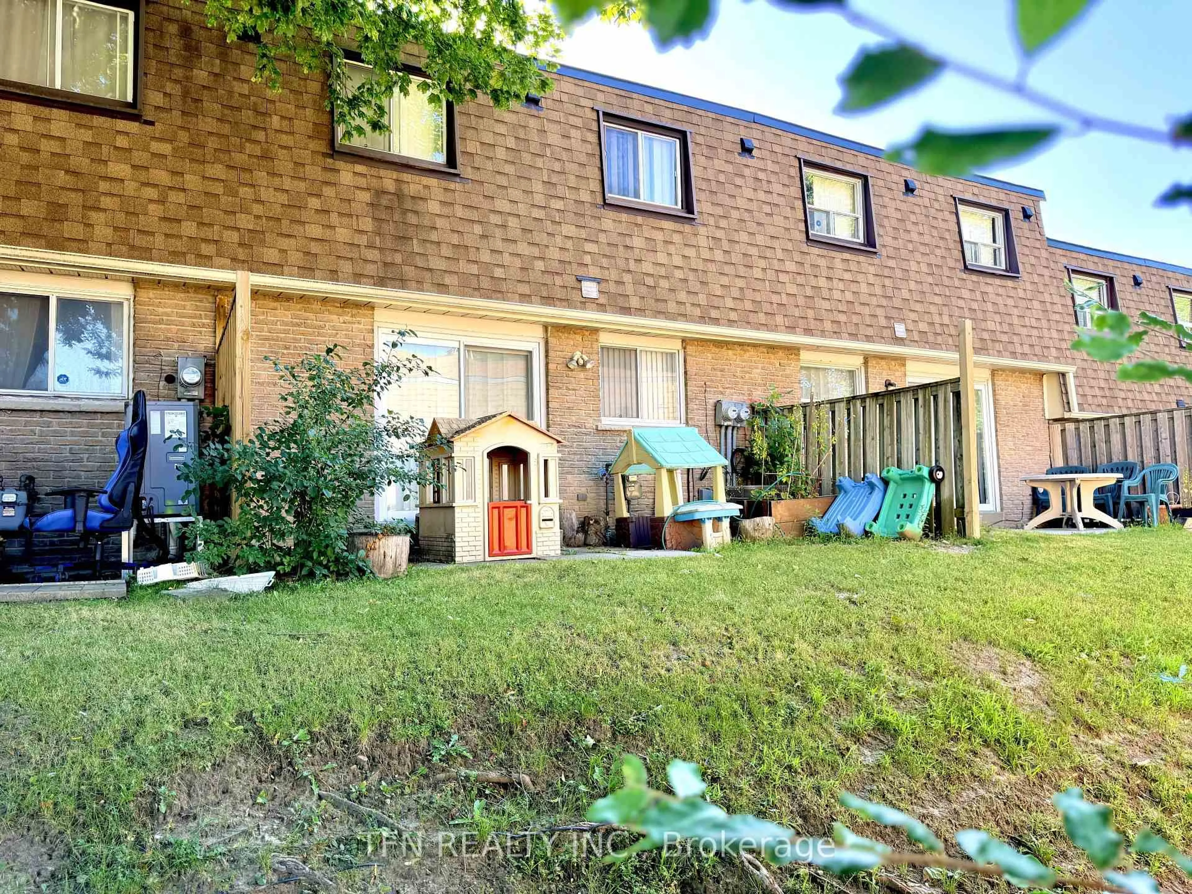A pic from outside/outdoor area/front of a property/back of a property/a pic from drone, street for 121 L'amoreaux Dr #67, Toronto Ontario M1W 2J9