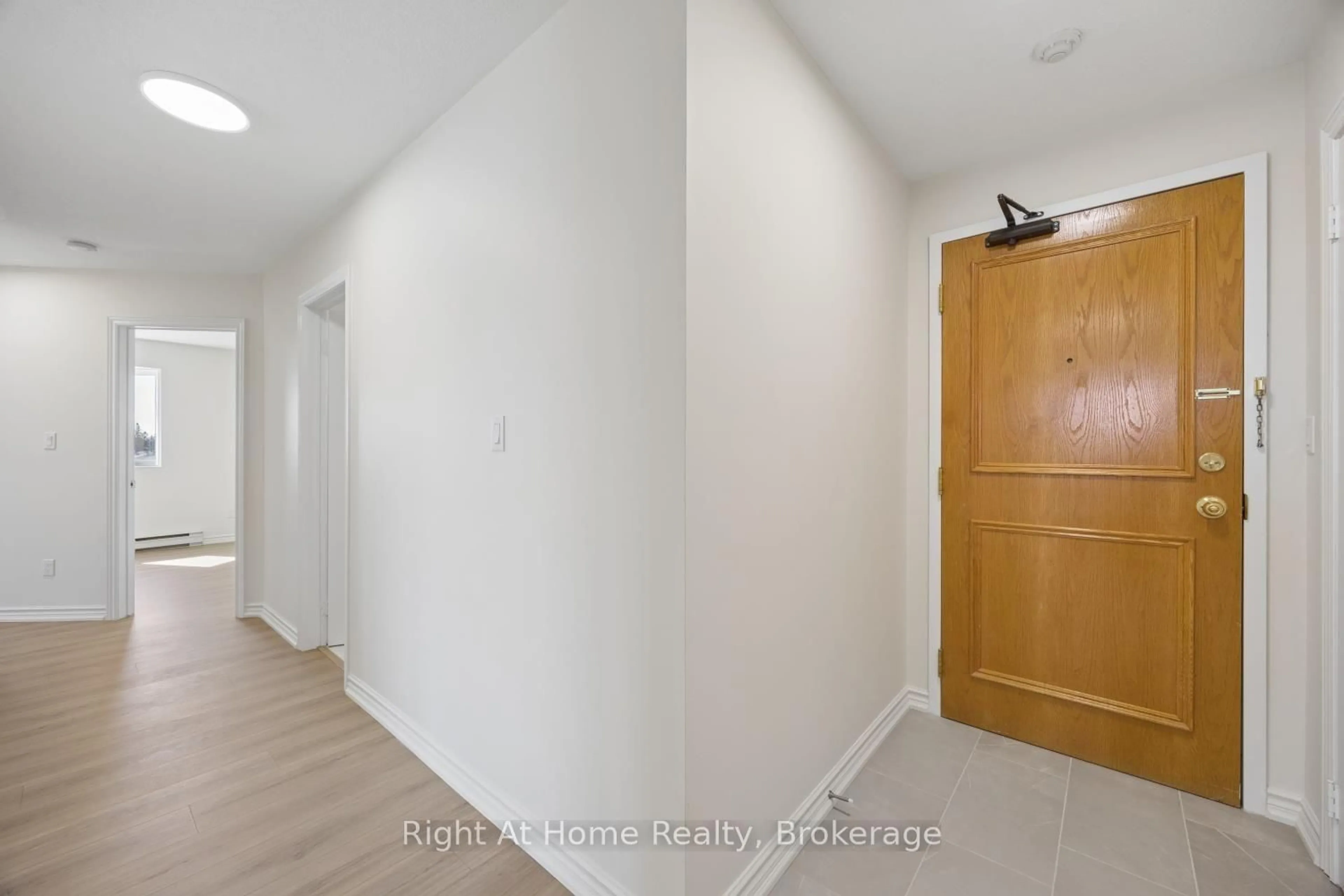 Indoor entryway for 108 Water St #301, Scugog Ontario L9L 1R2