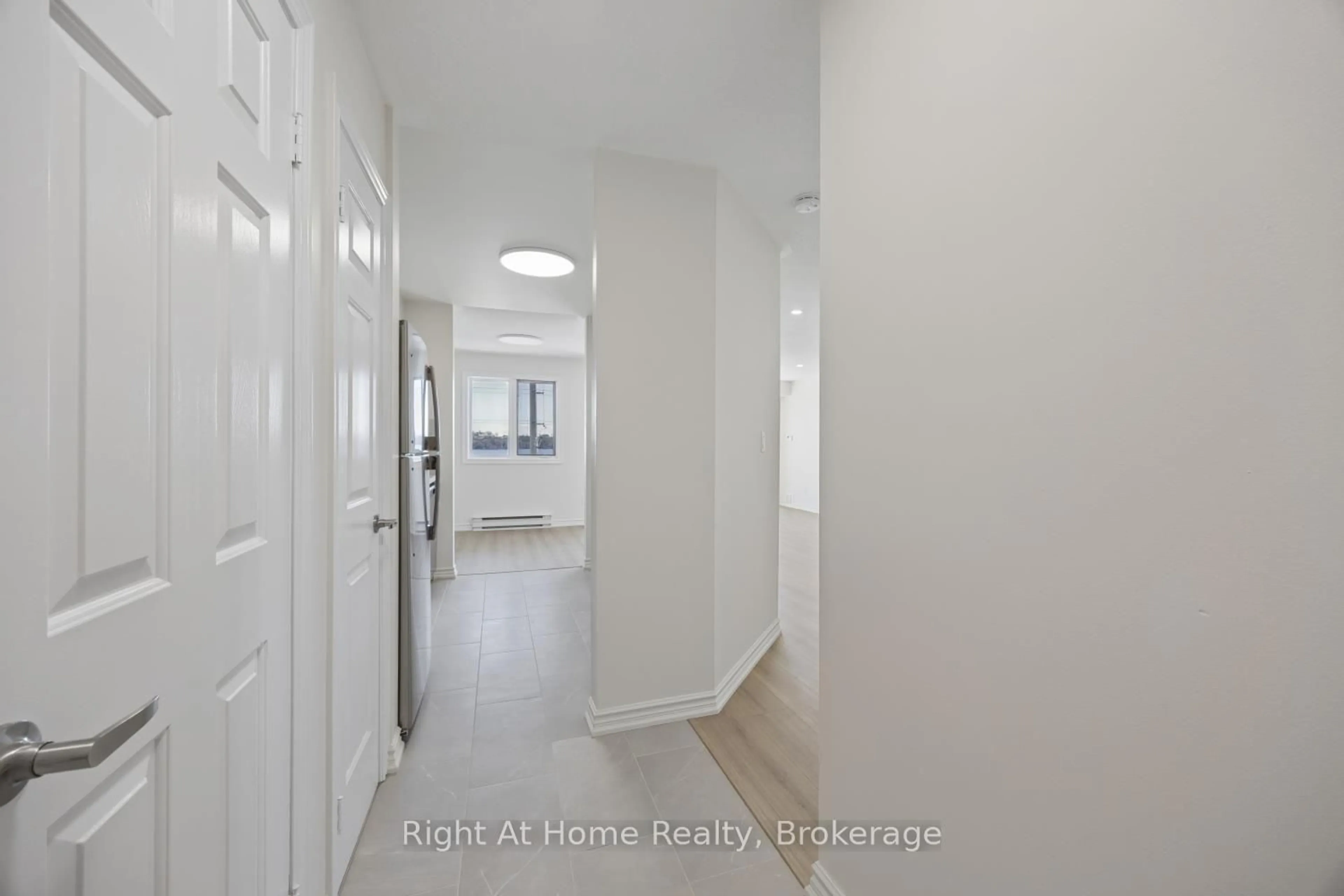 Indoor entryway for 108 Water St #301, Scugog Ontario L9L 1R2