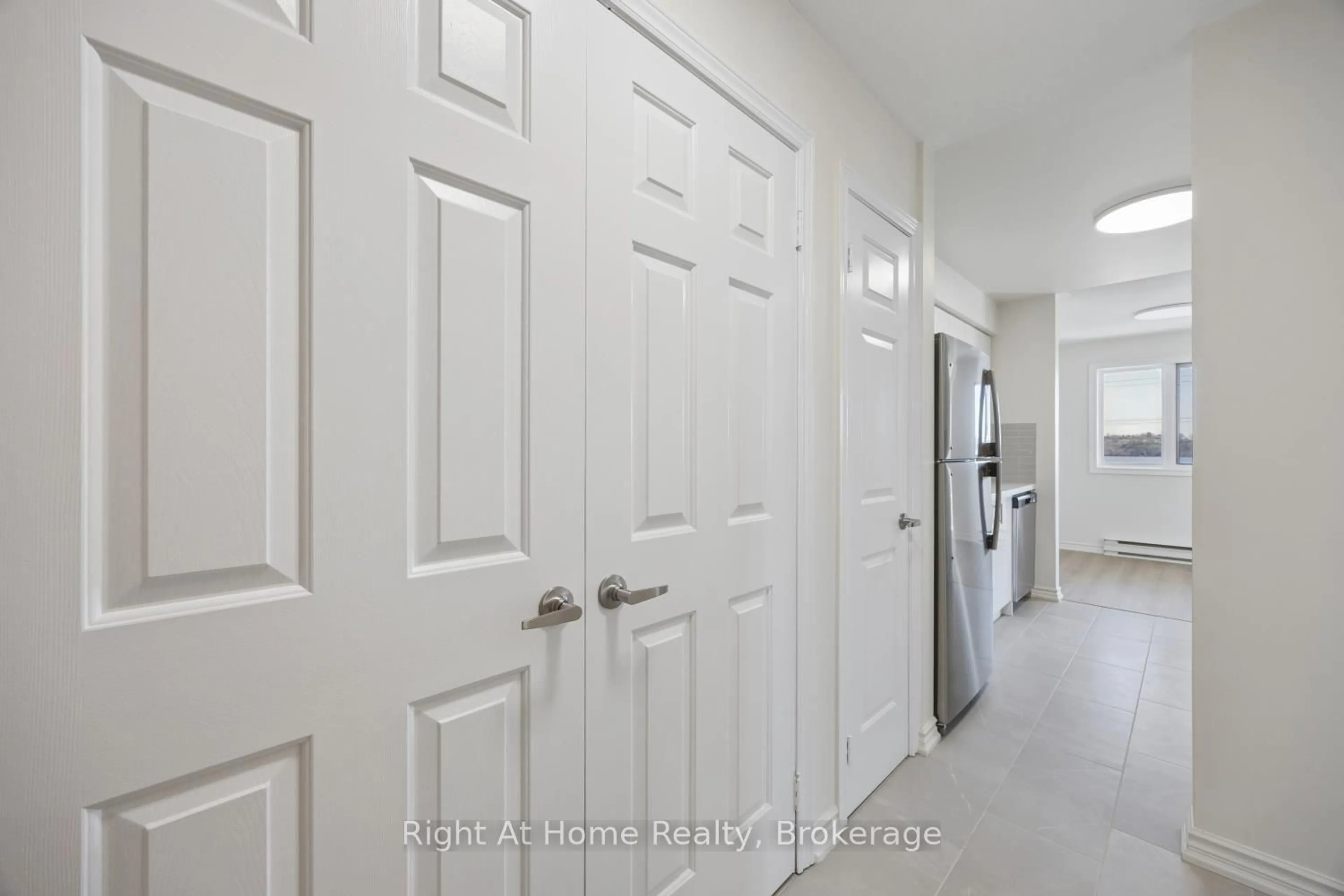 Indoor entryway for 108 Water St #301, Scugog Ontario L9L 1R2