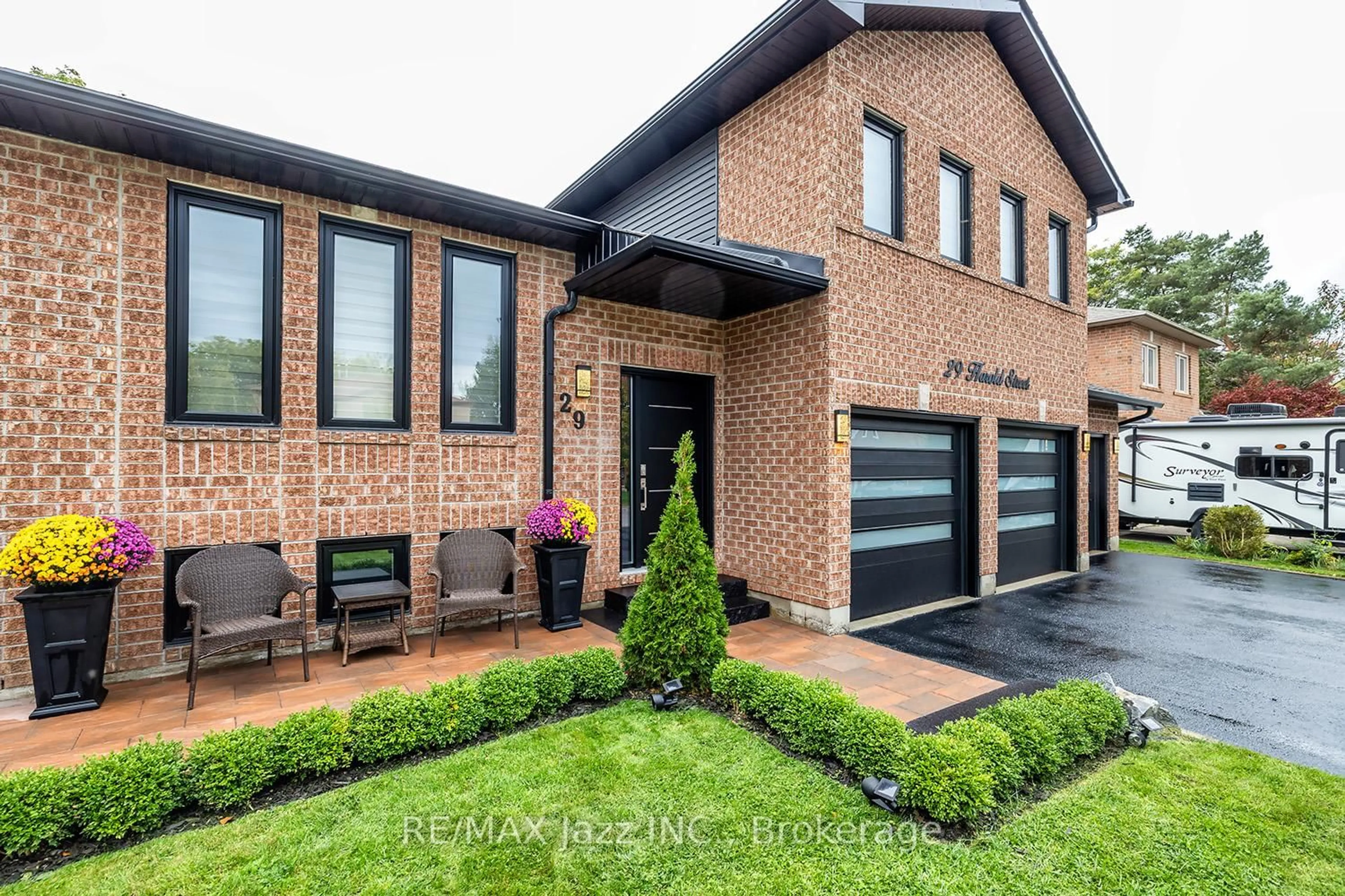 Home with brick exterior material, street for 29 Harold St, Whitby Ontario L1N 8Z7
