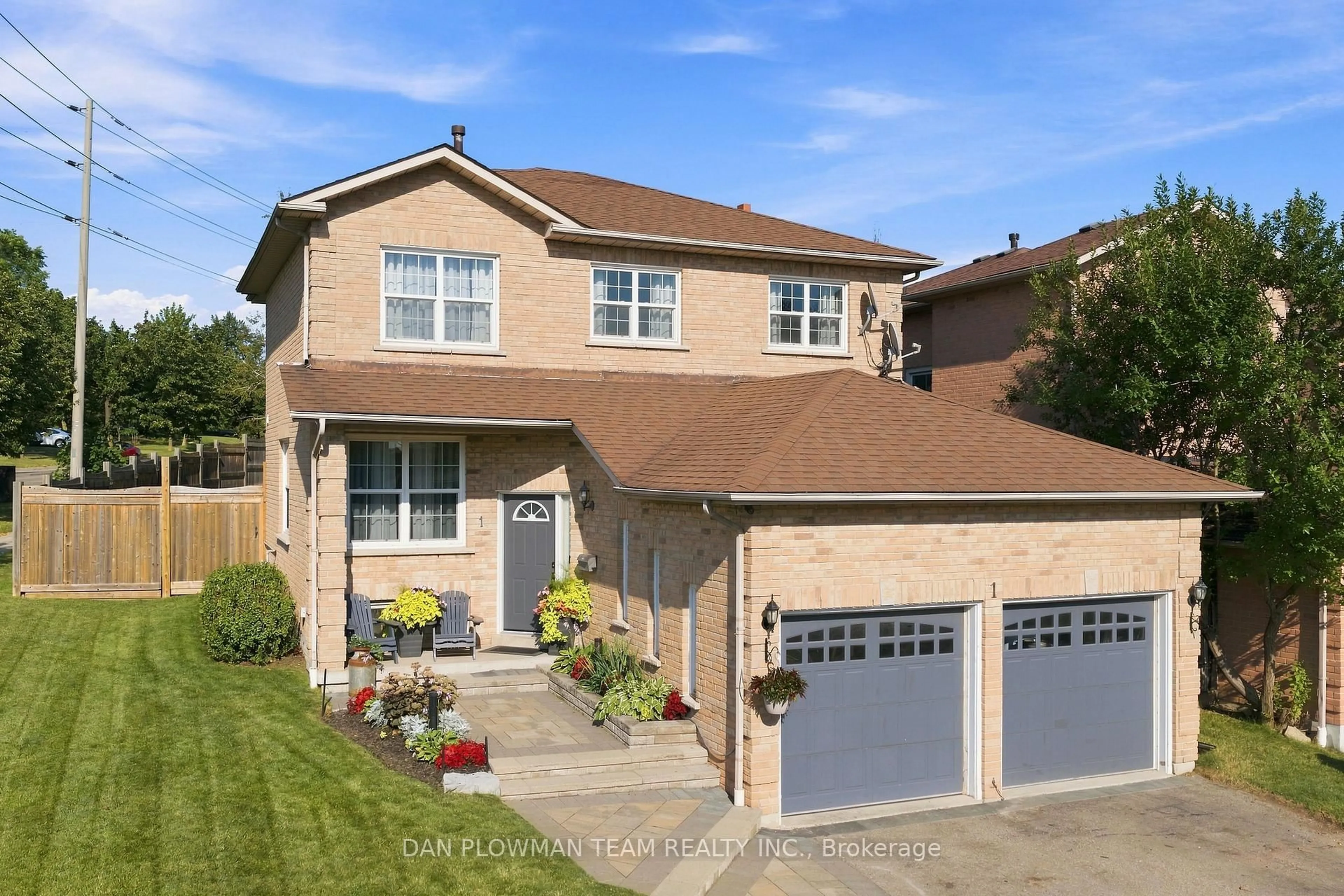 Home with vinyl exterior material, street for 1 Murkar Cres, Whitby Ontario L1N 8Y4
