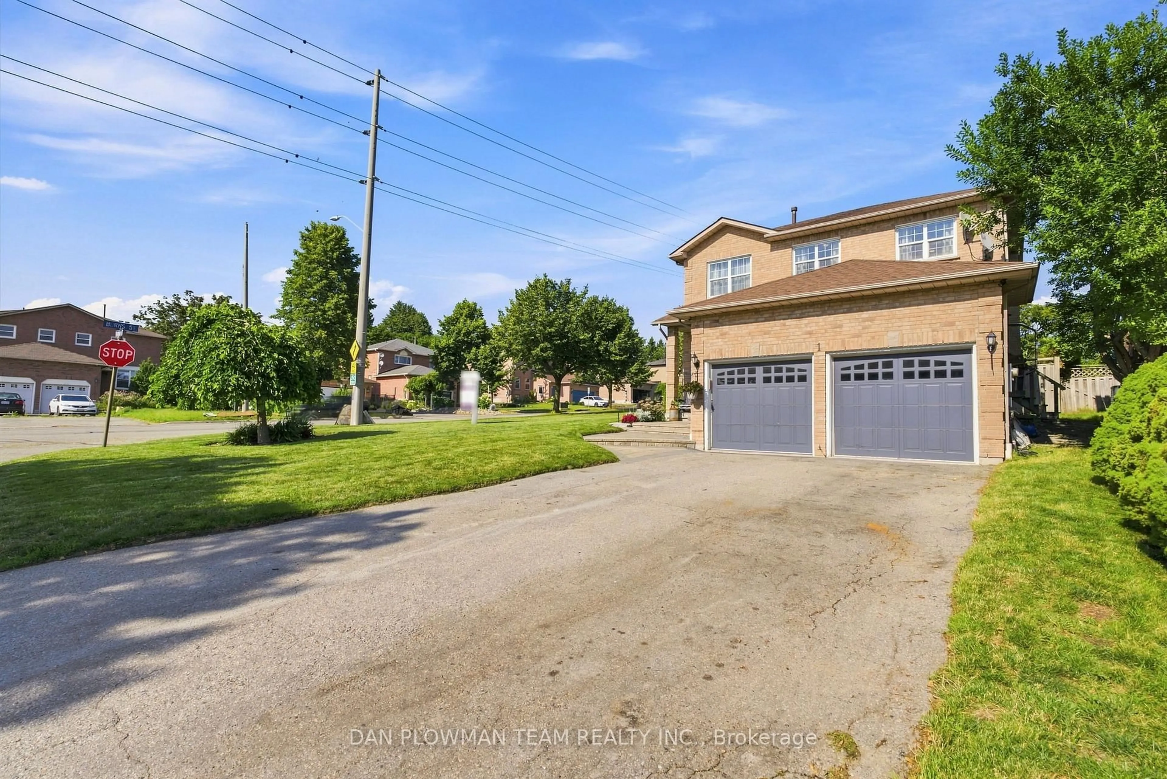 A pic from outside/outdoor area/front of a property/back of a property/a pic from drone, street for 1 Murkar Cres, Whitby Ontario L1N 8Y4