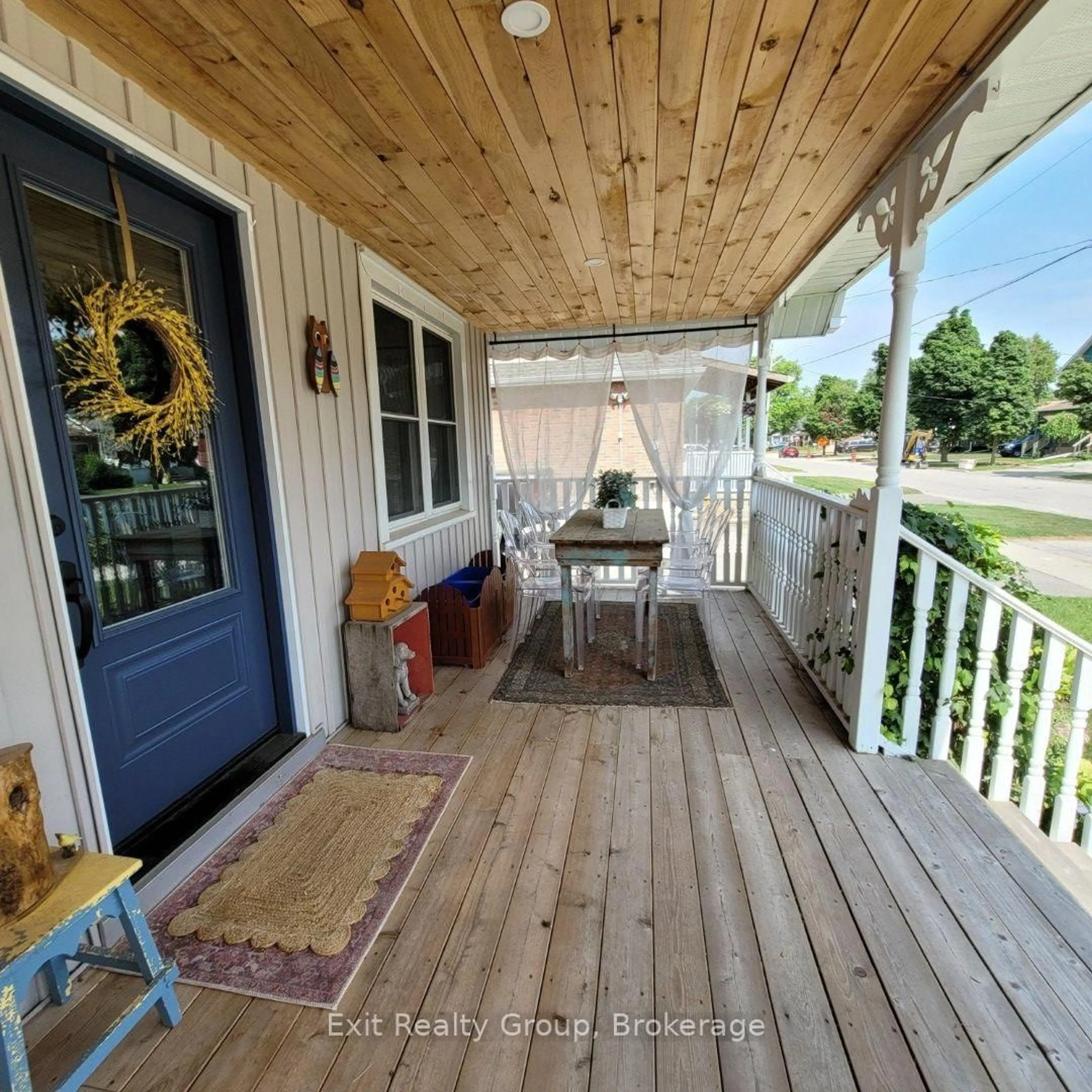 Patio, street for 100 Arlington Ave, Oshawa Ontario L1G 2N6