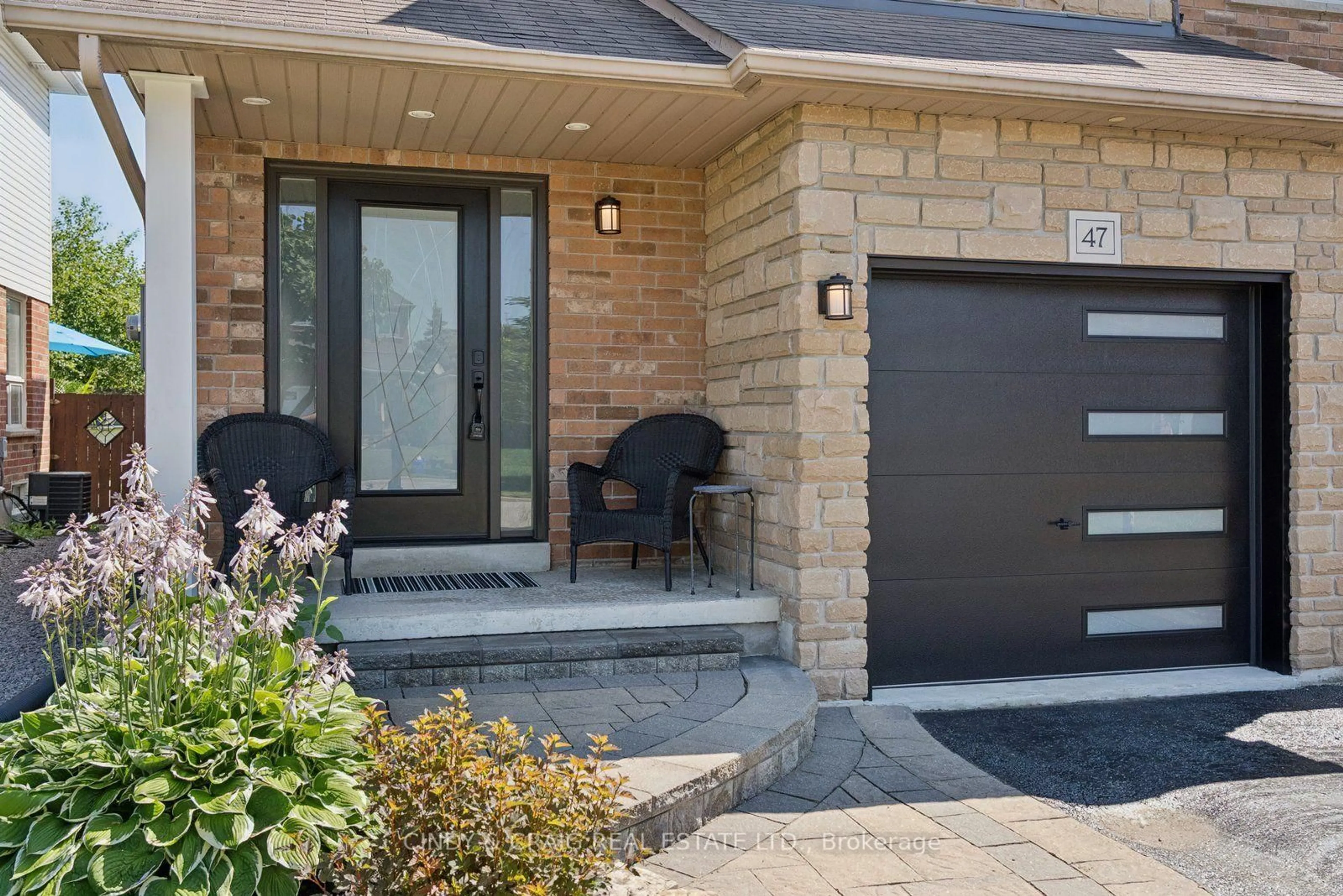 Home with brick exterior material, street for 47 Wade Sq, Clarington Ontario L1E 3E6
