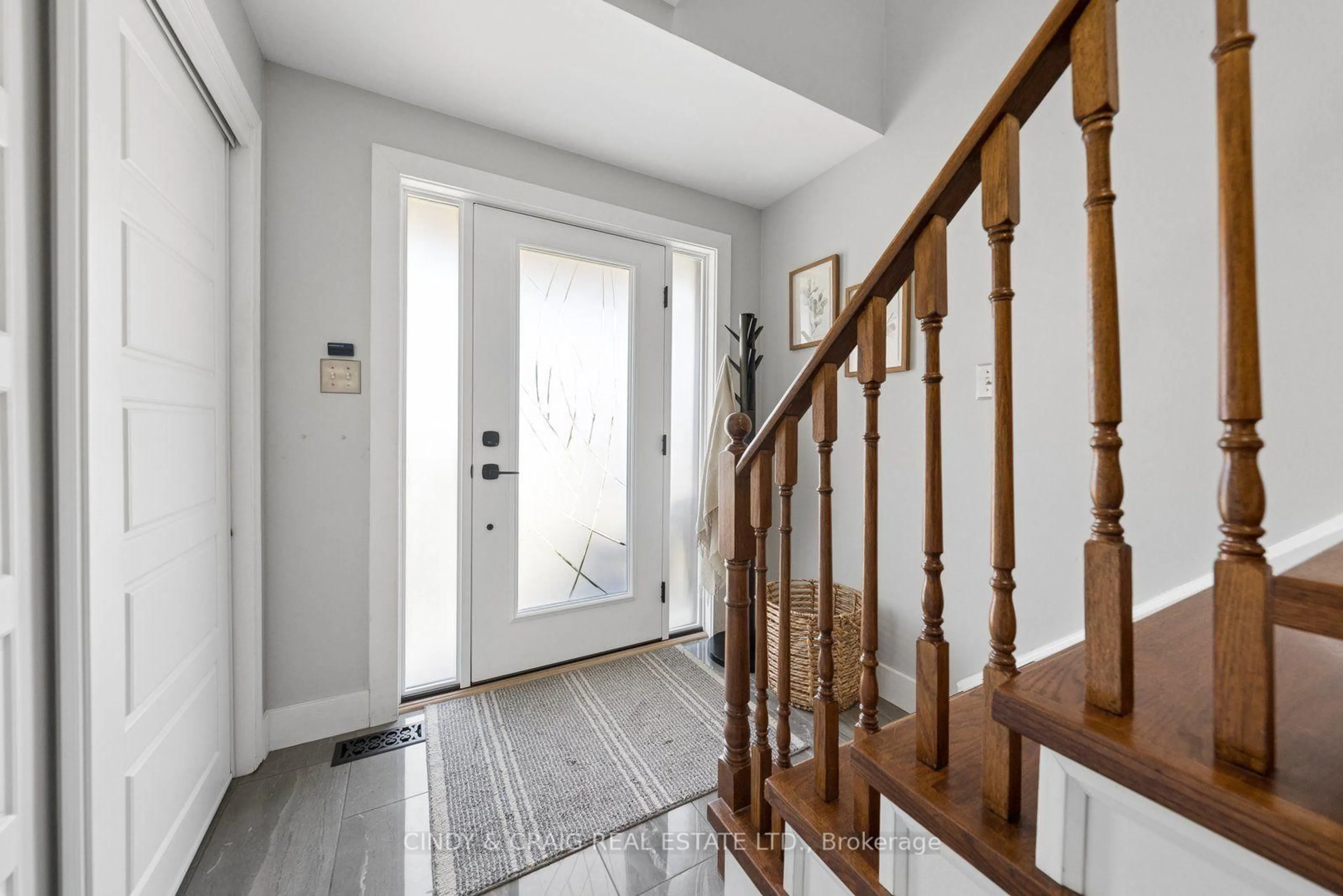 Indoor entryway for 47 Wade Sq, Clarington Ontario L1E 3E6
