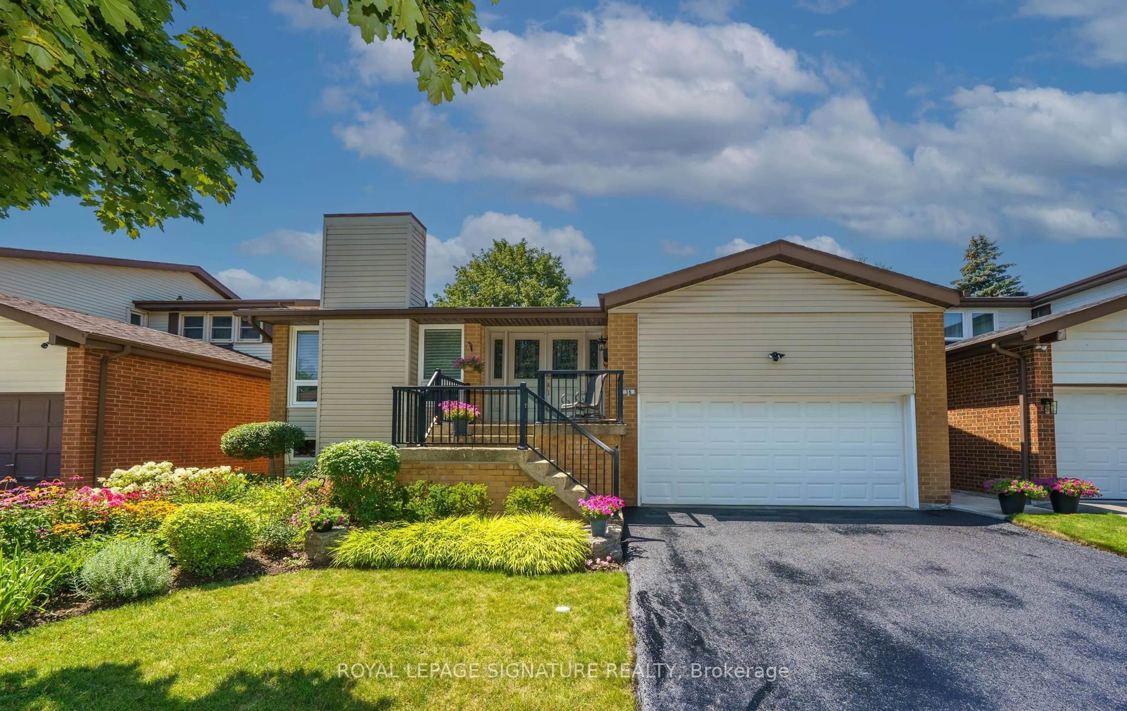 Home with vinyl exterior material, street for 36 Chiefswood Sq, Toronto Ontario M1W 3J7