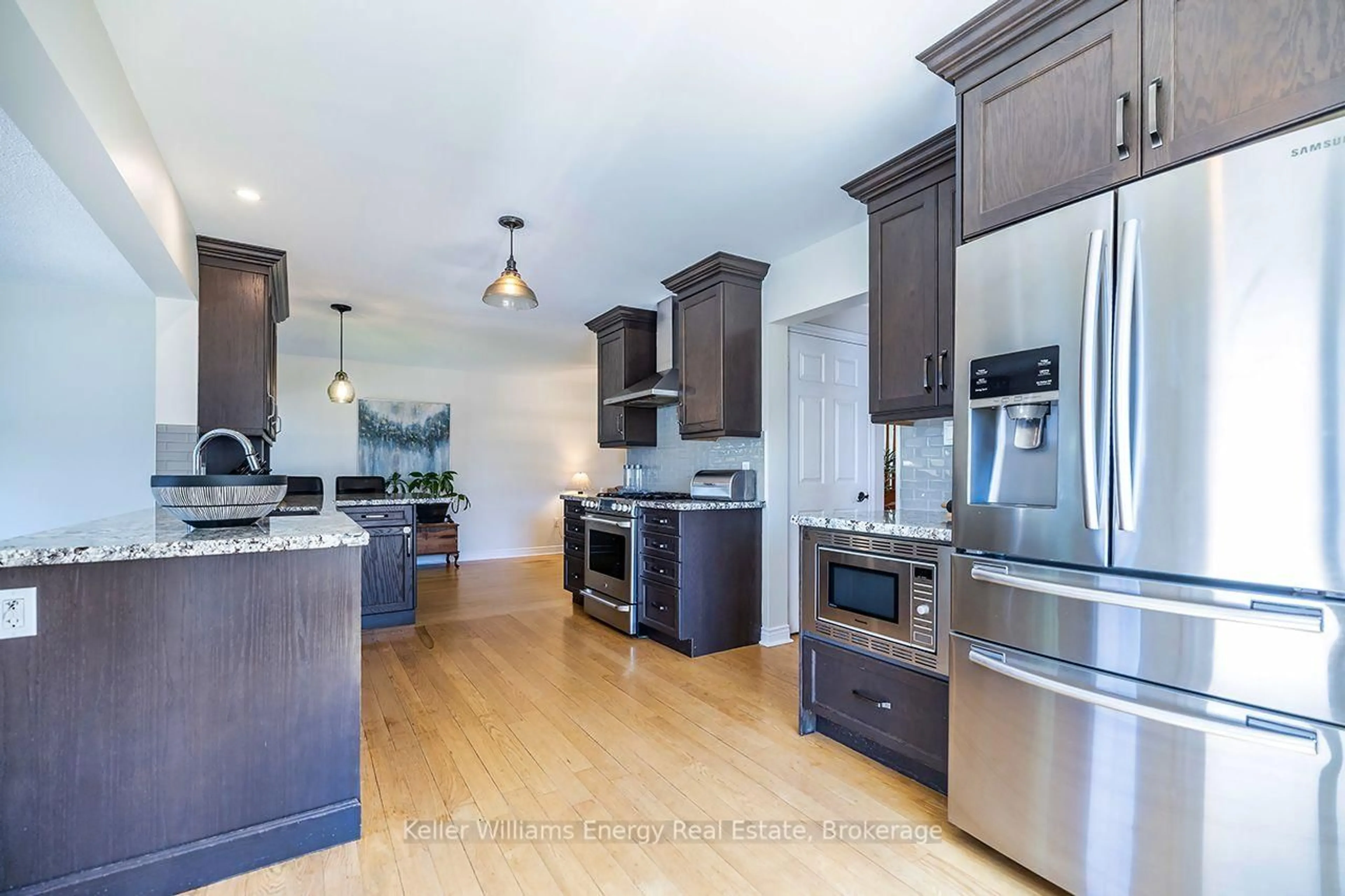 Open concept kitchen, wood/laminate floor for 329 Challenger Crt, Clarington Ontario L1B 1K4