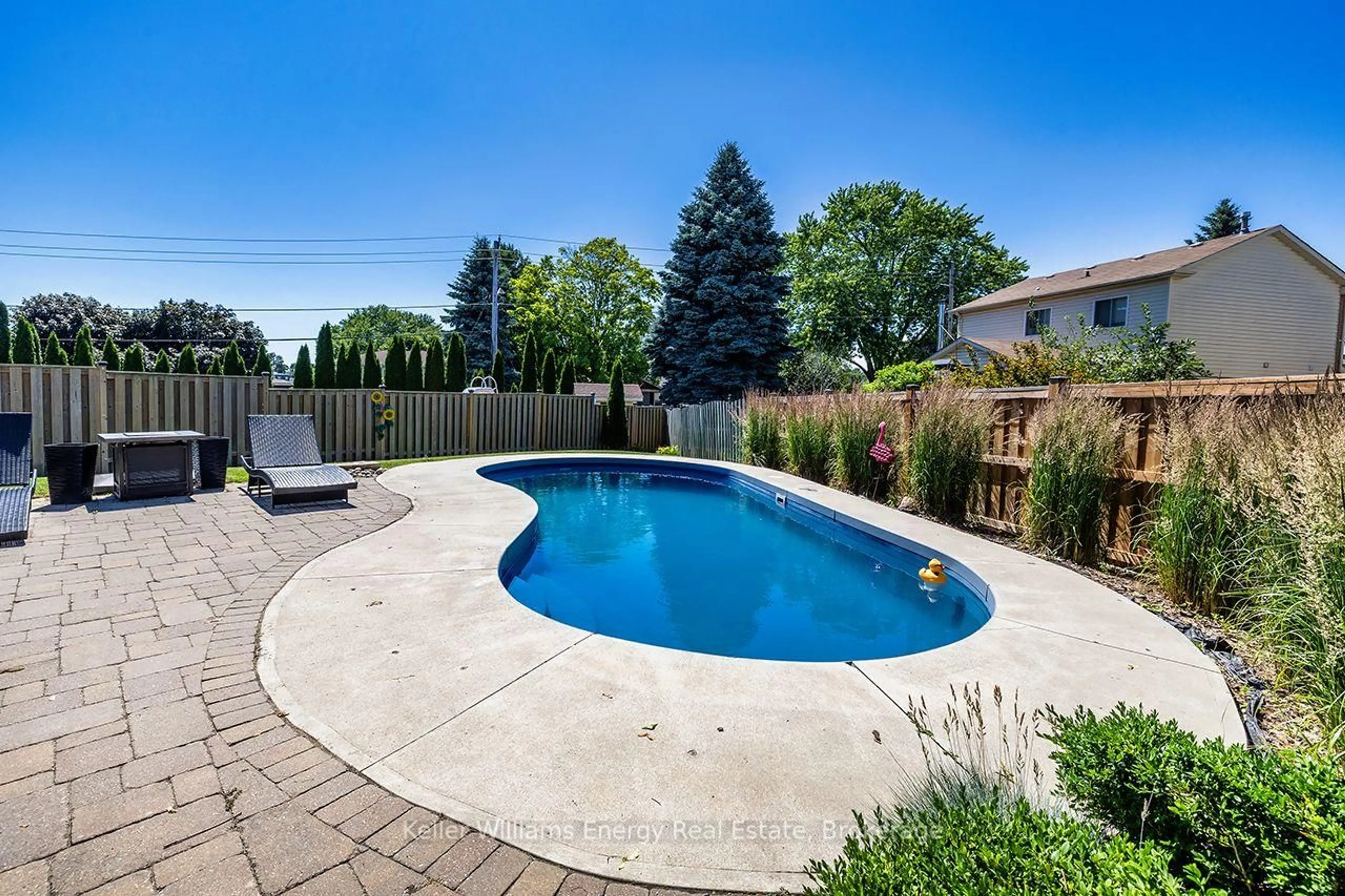 Pool for 329 Challenger Crt, Clarington Ontario L1B 1K4