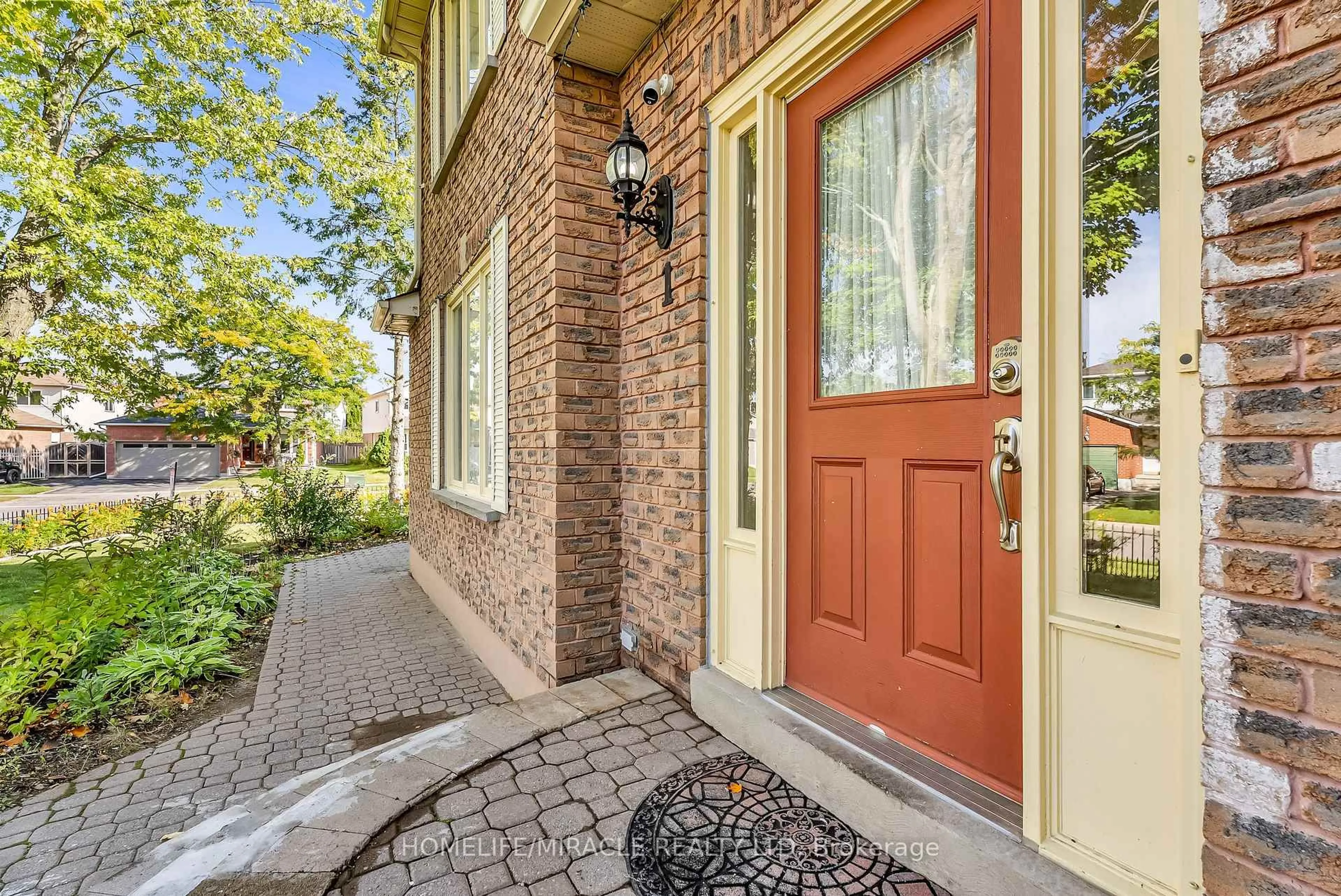 Unknown for 1 Beechnut Cres, Clarington Ontario L1E 1Y5