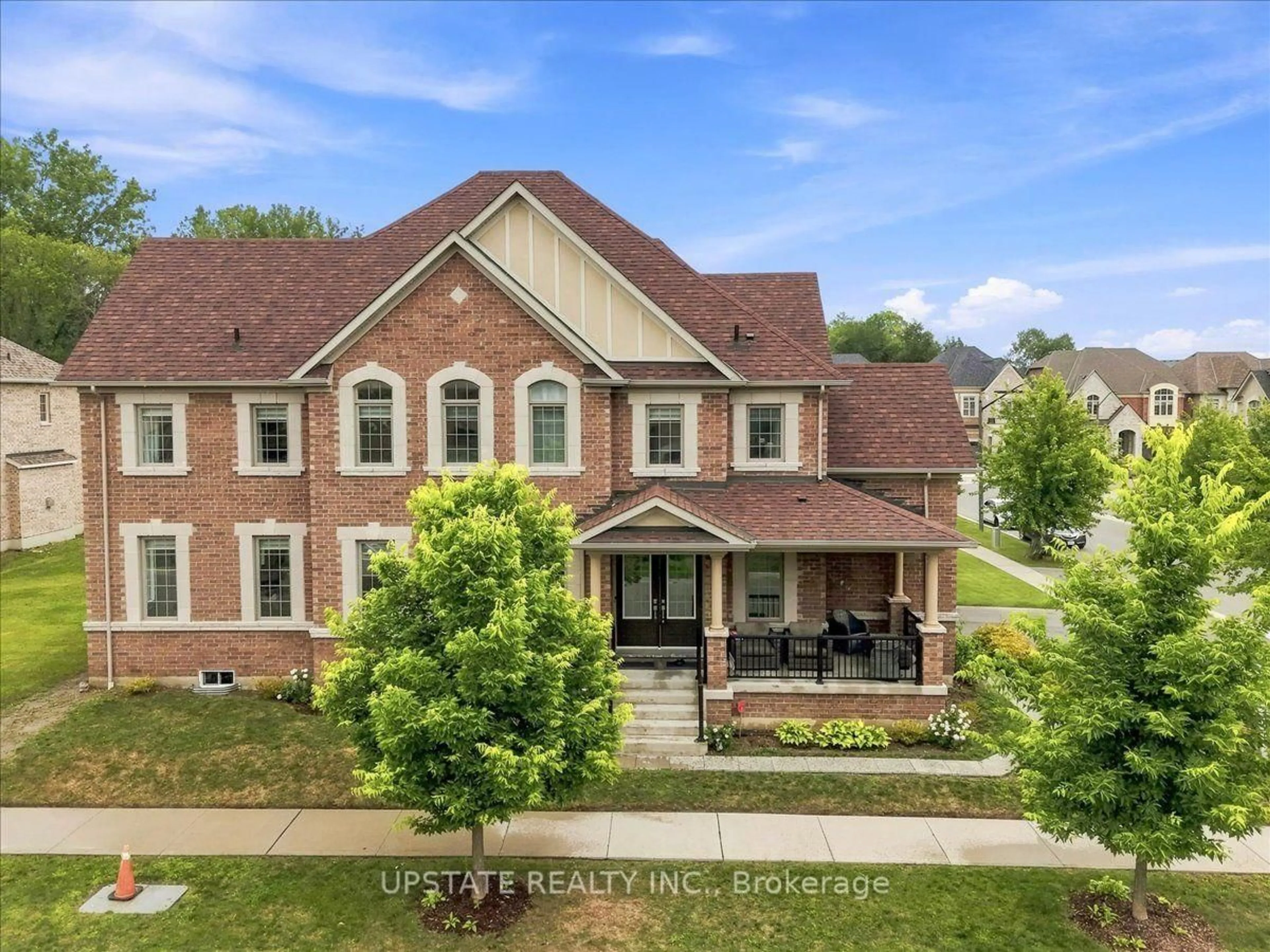 A pic from outside/outdoor area/front of a property/back of a property/a pic from drone, unknown for 18 Blenheim Circ, Whitby Ontario L1P 0E2