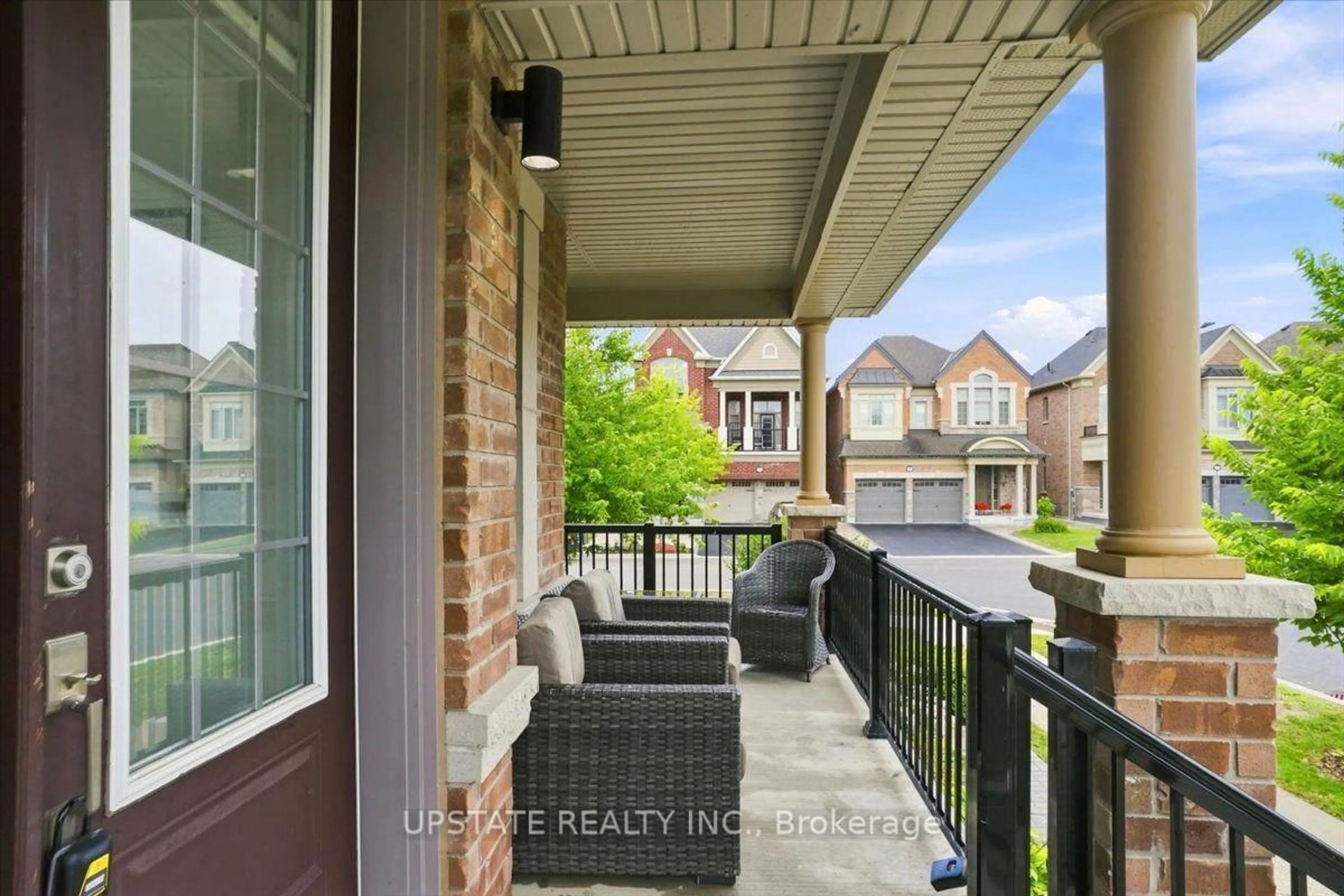 Unknown for 18 Blenheim Circ, Whitby Ontario L1P 0E2