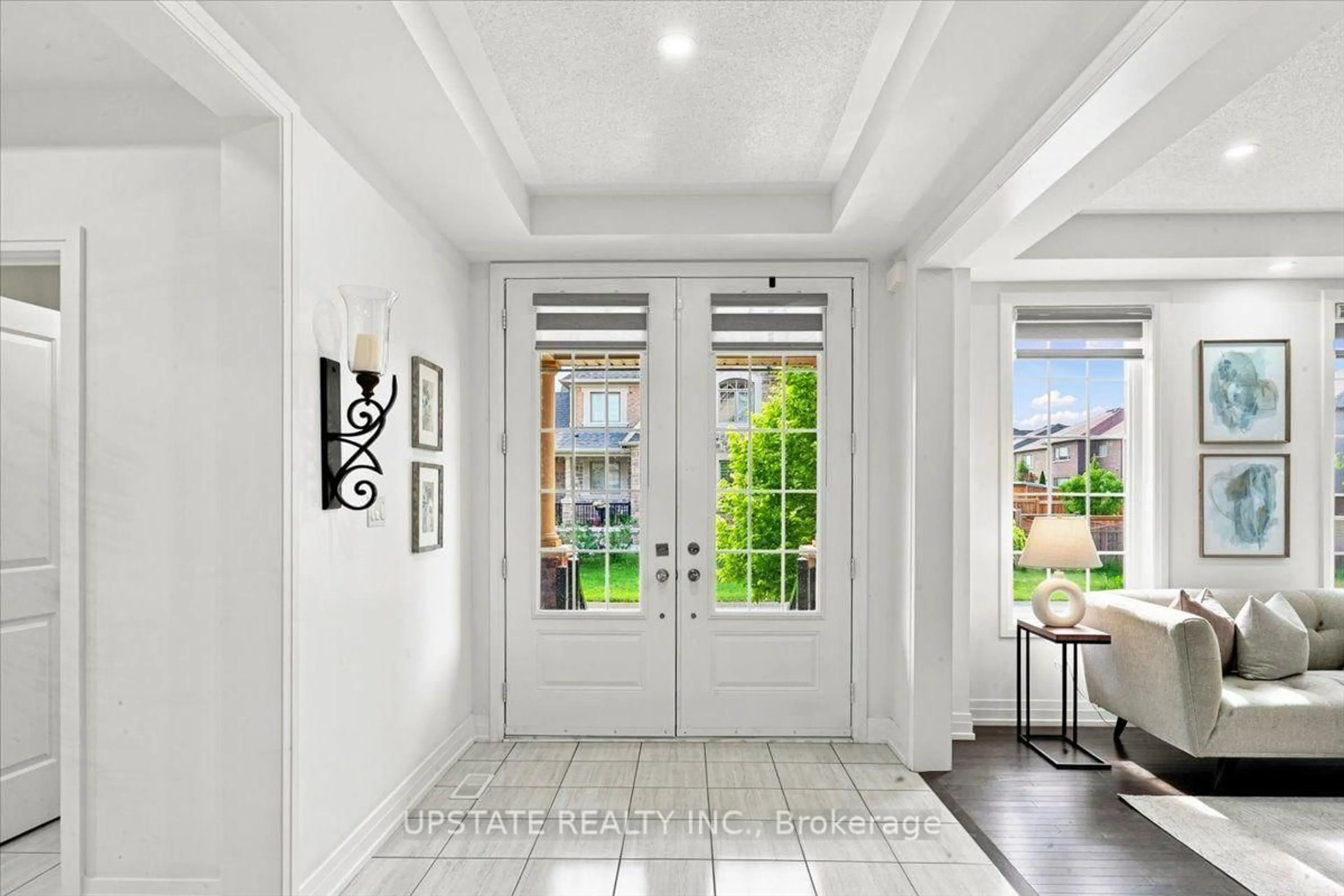 Indoor entryway for 18 Blenheim Circ, Whitby Ontario L1P 0E2