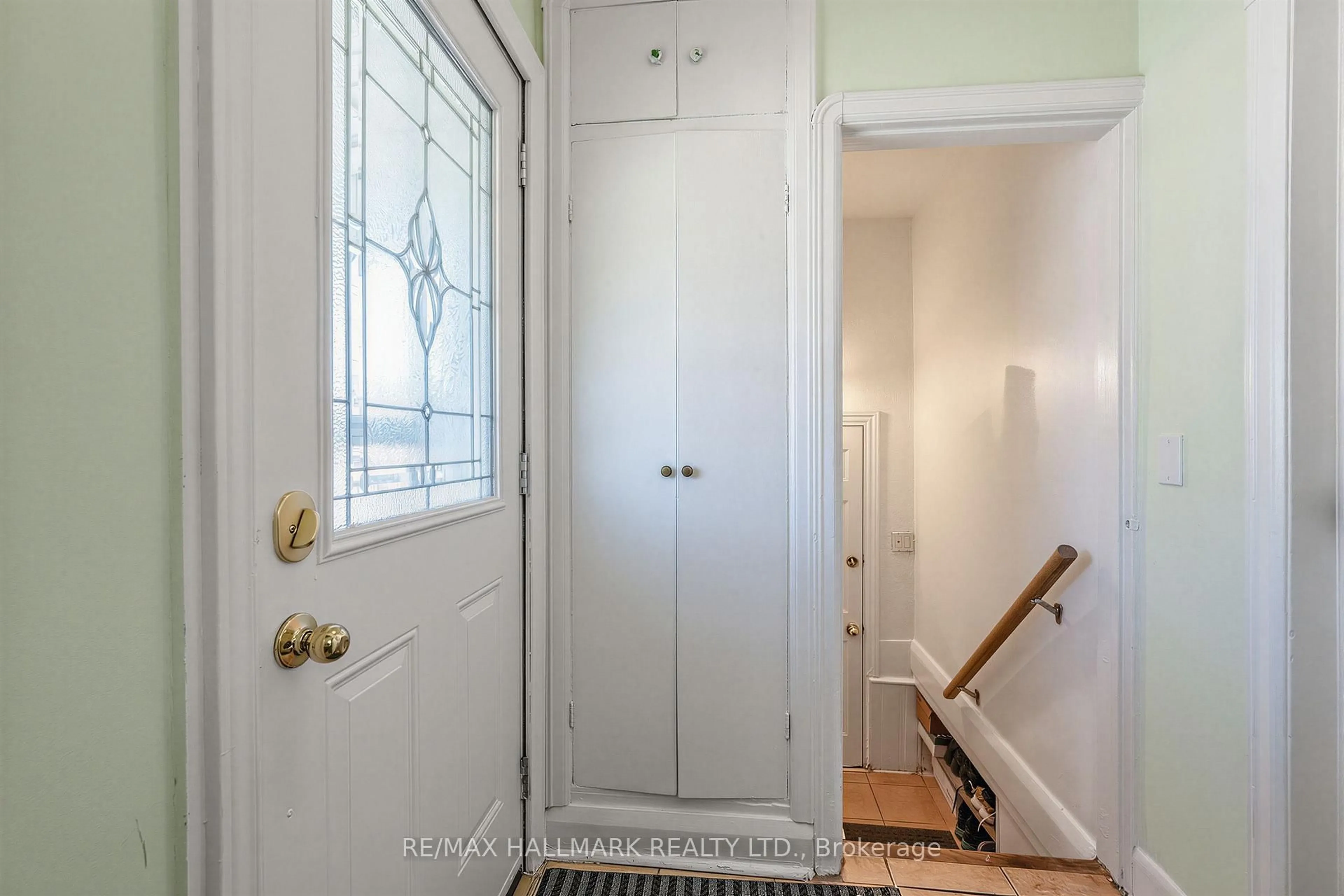 Indoor entryway for 1216 Victoria Park Ave, Toronto Ontario M4B 2K7